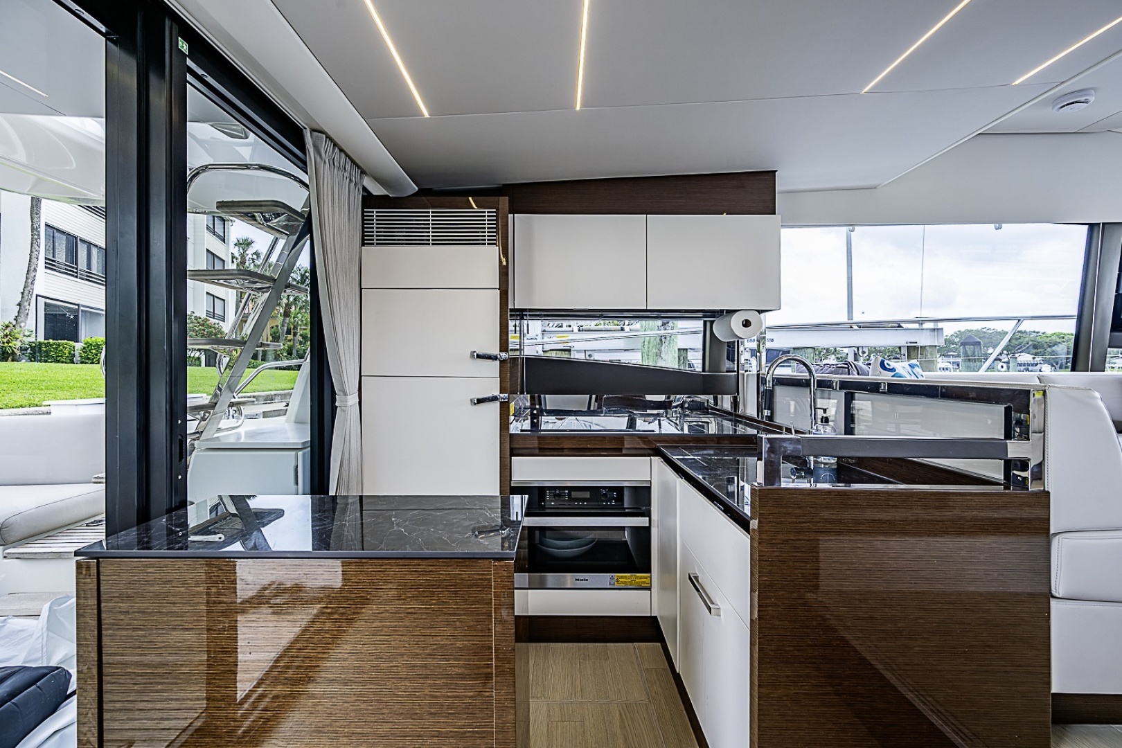 2021 Prestige 520 - Image 24