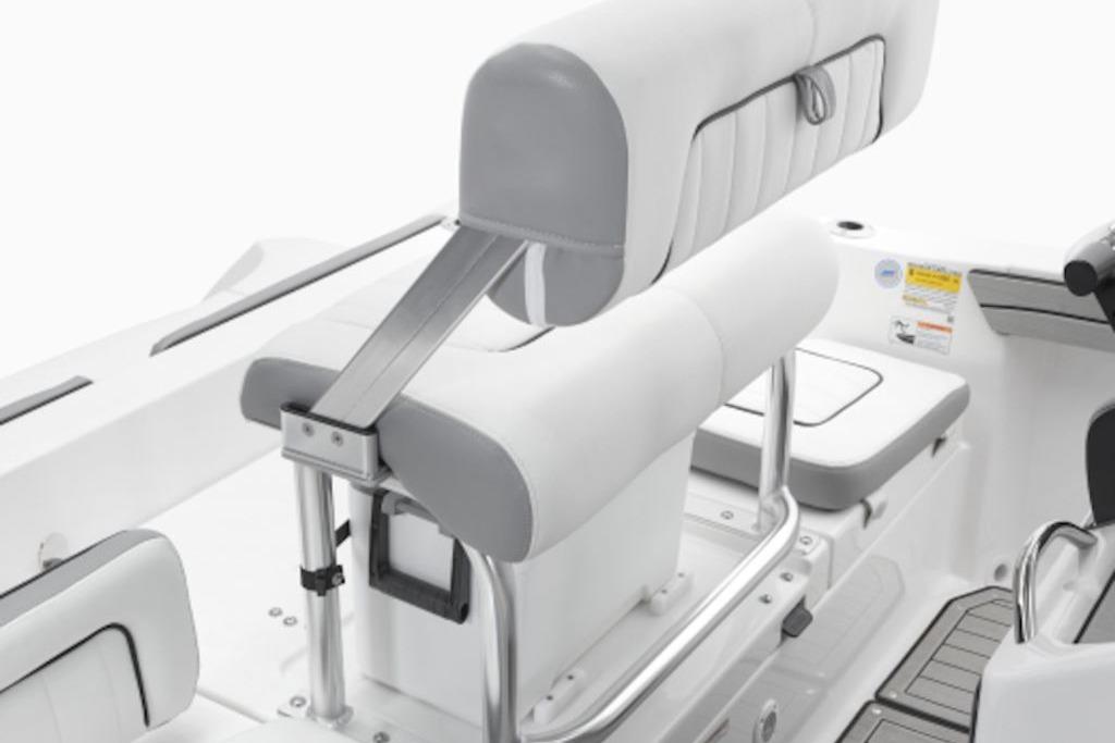 2026 Yamaha Boats 195 FSH Sport interior seating and console detail.