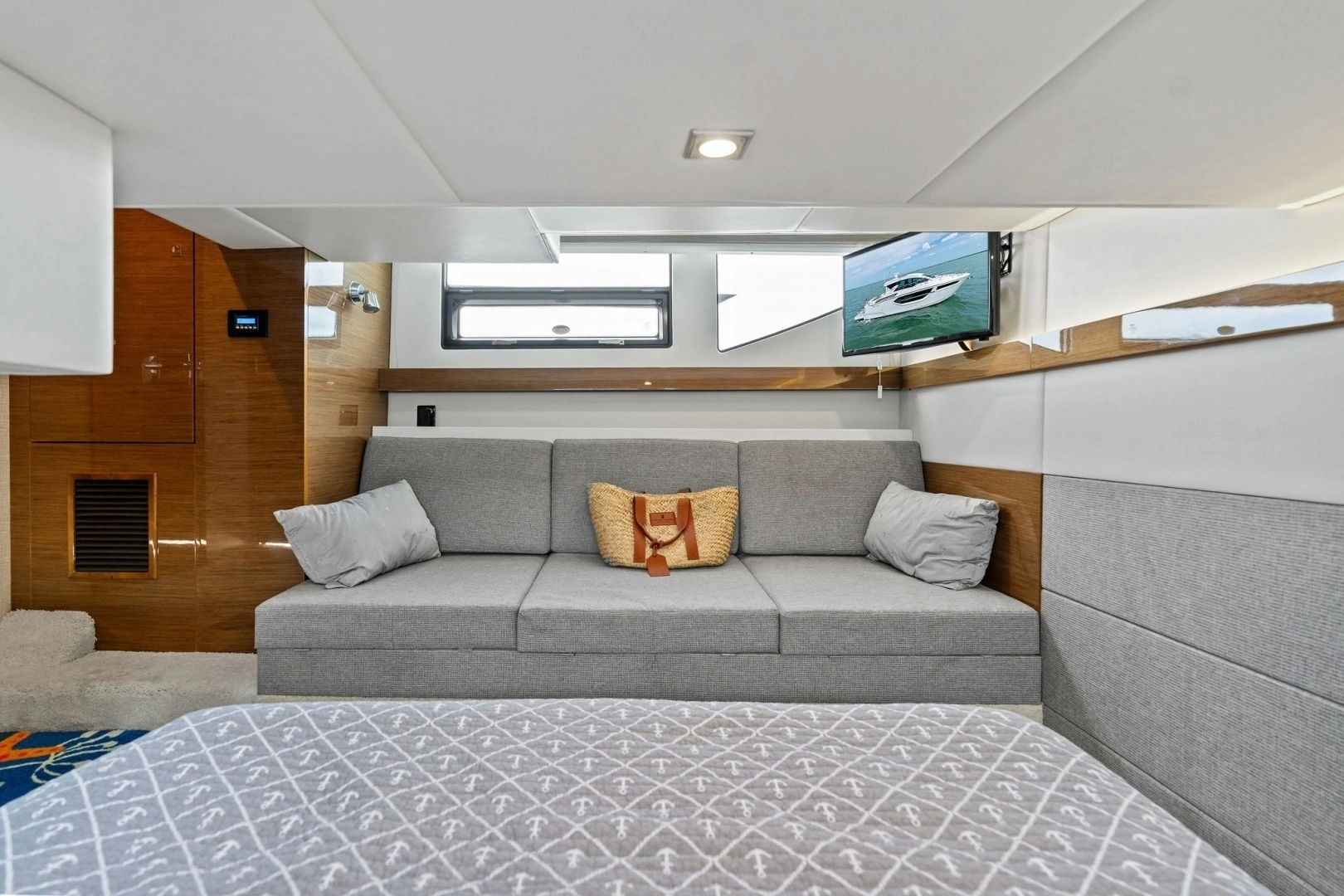 2019 Cruisers Yachts 42 Cantius - Image 35