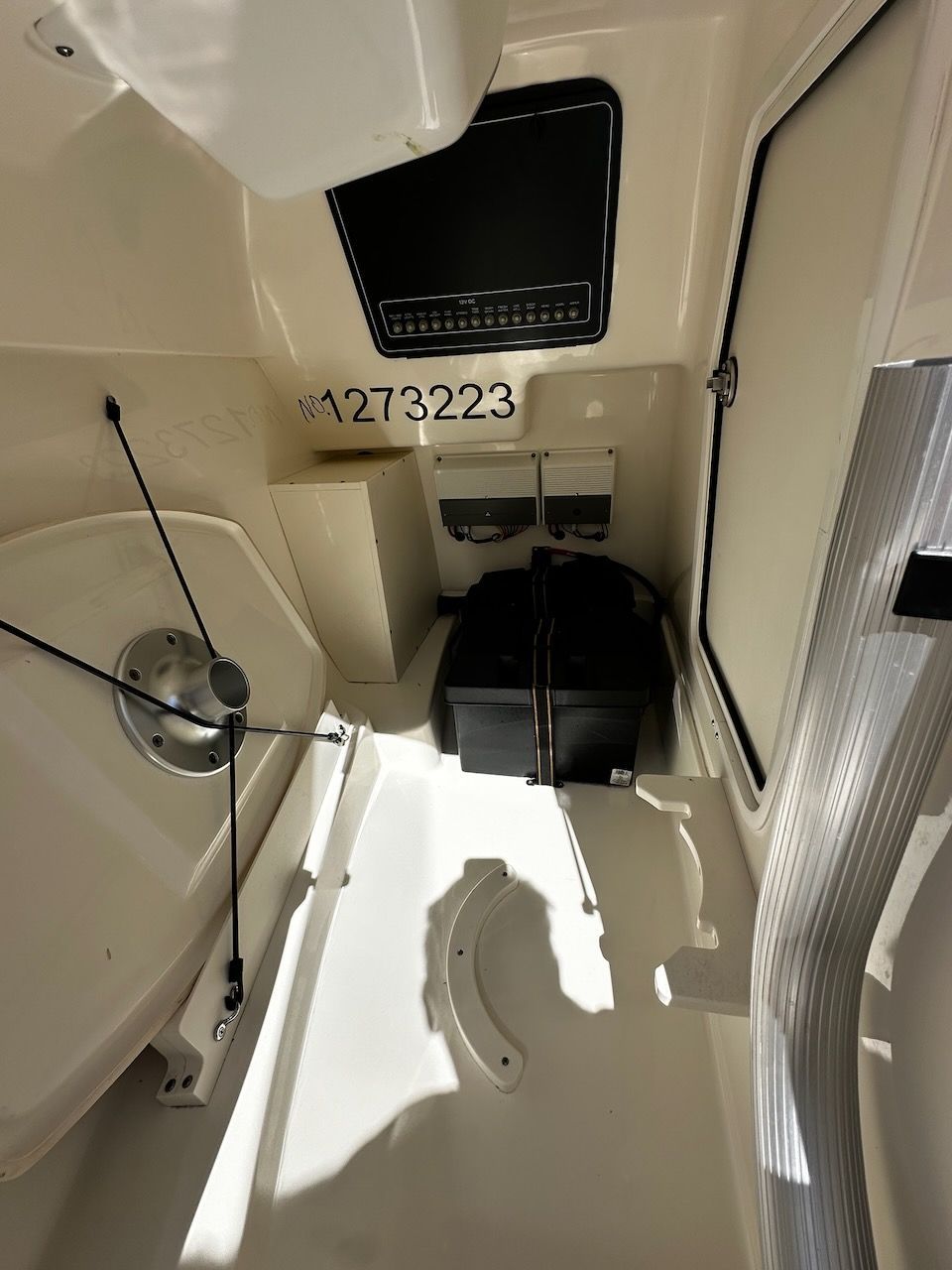 2016 Boston Whaler 270 Vantage - 13
