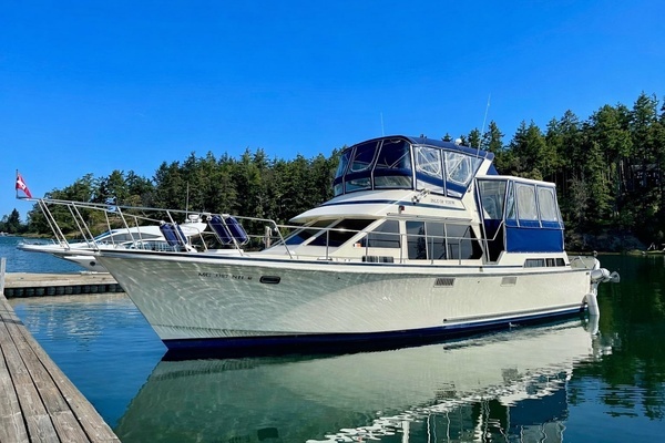 1989 Tollycraft Cockpit Motor Yacht