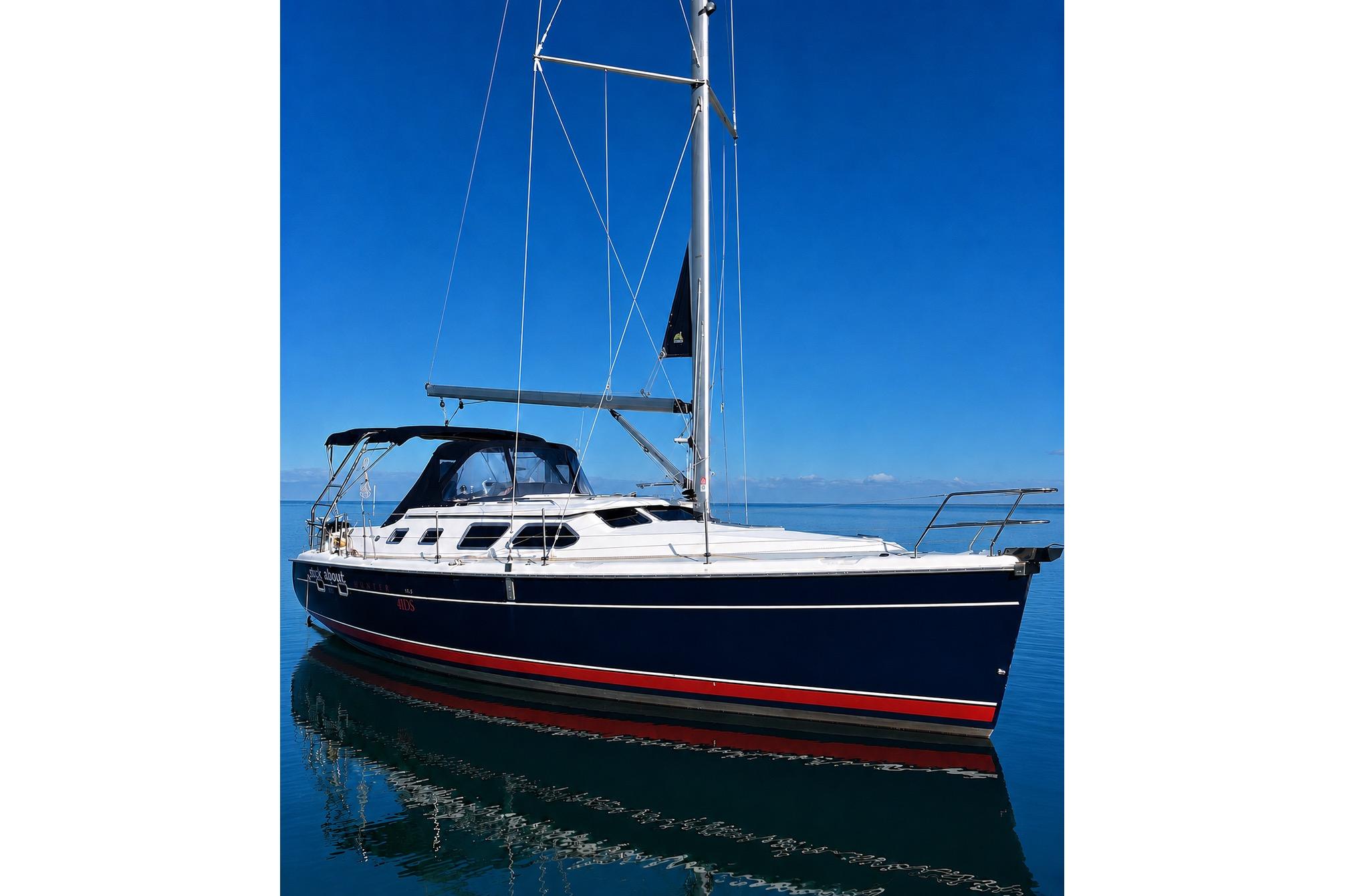 2007 Hunter 41 Deck Salon