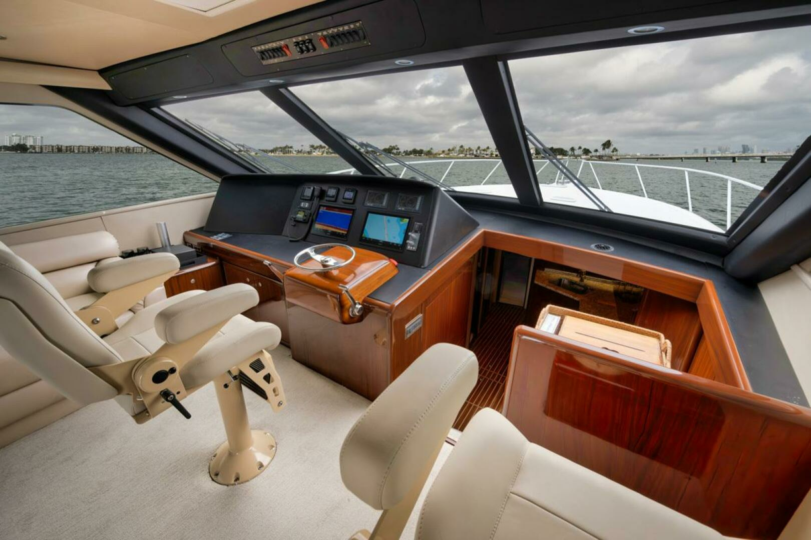 2007 Viking 52 Sport Coupe - Image 9
