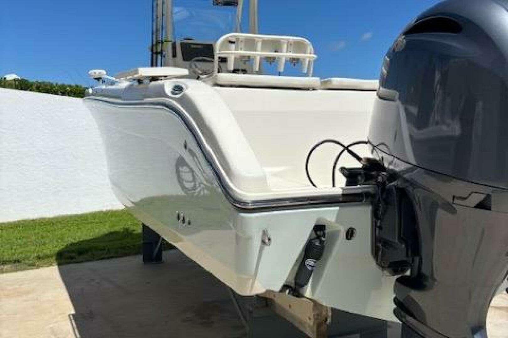 2018 Century 2600 Center Console - Image 24