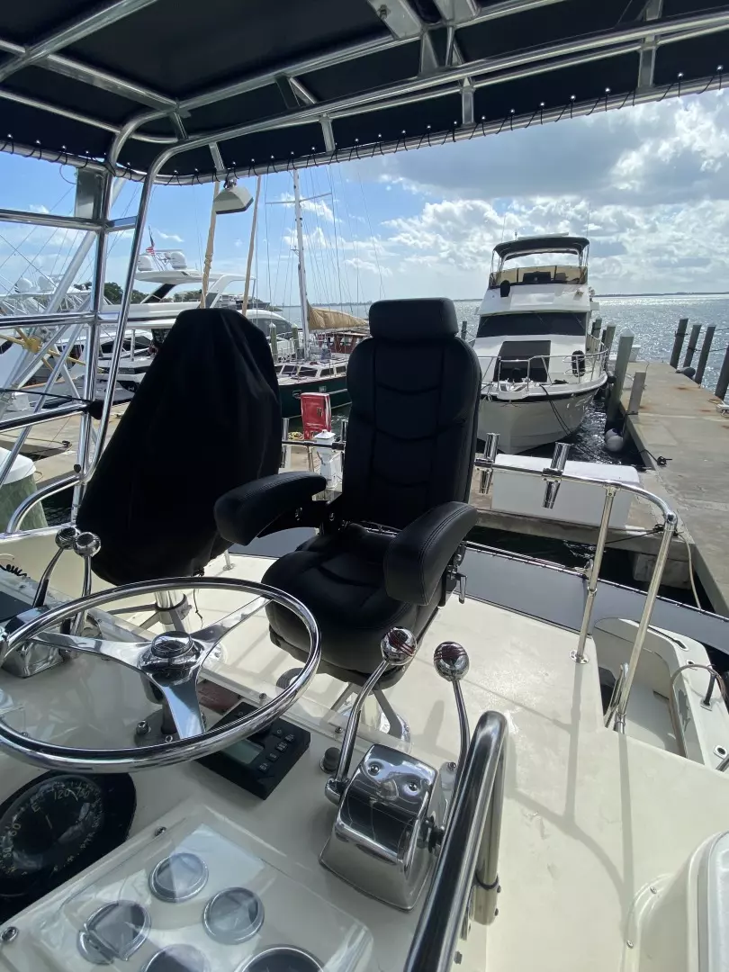 1986 Hatteras Sport Fish Convertible - Image 5