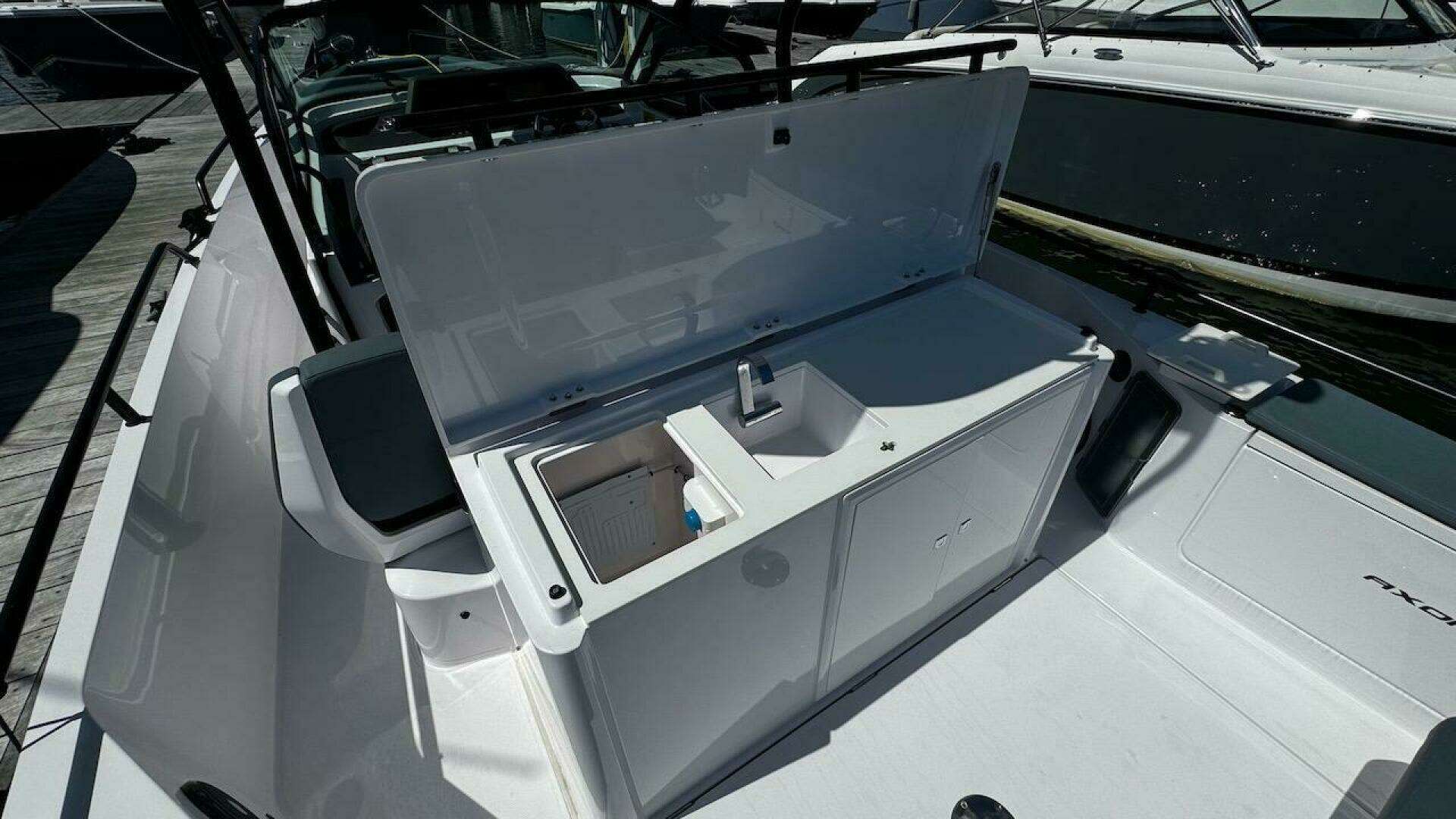 2022 Axopar 28 T-Top - Image 19