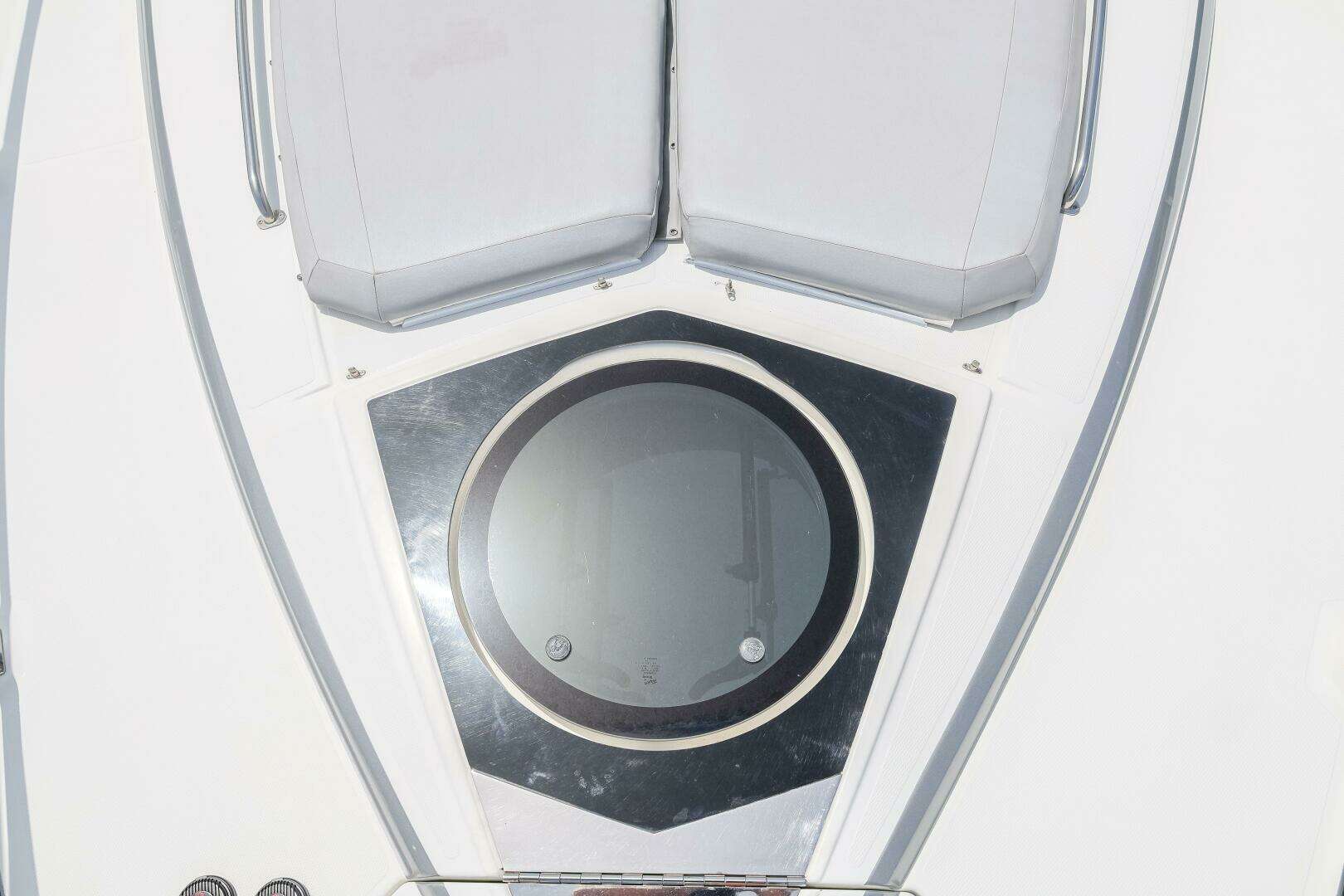 2014 Cruisers Yachts 45 Cantius - Image 44