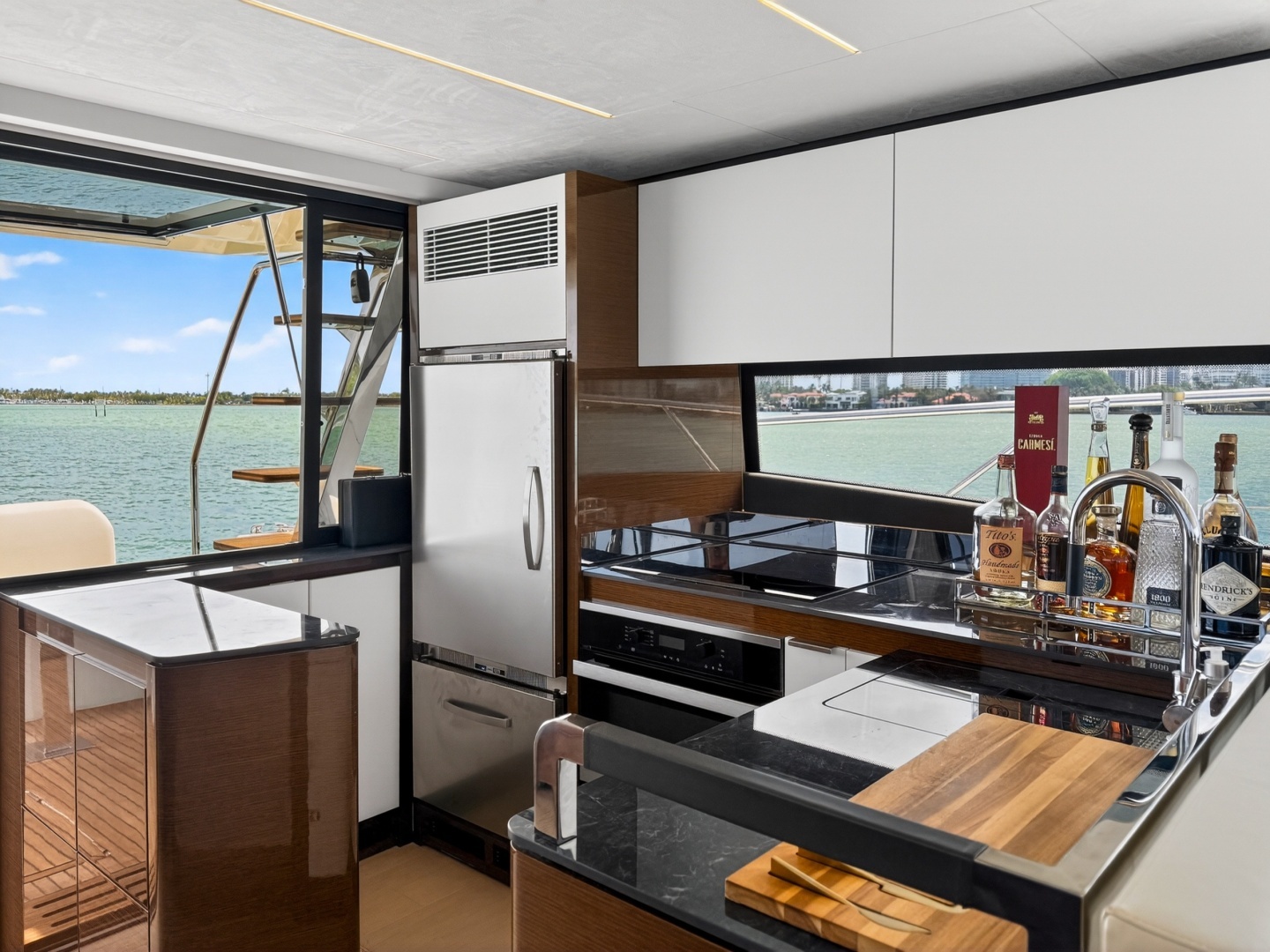 2023 Prestige 590 - Image 38