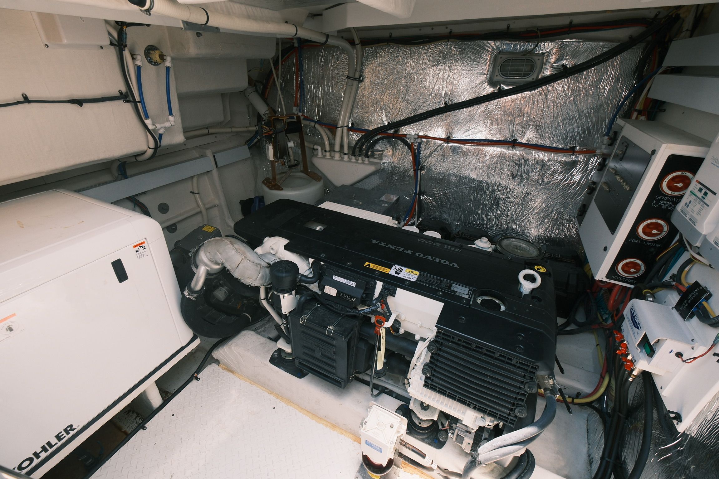 2015 Cruisers Yachts 48 Cantius - 18