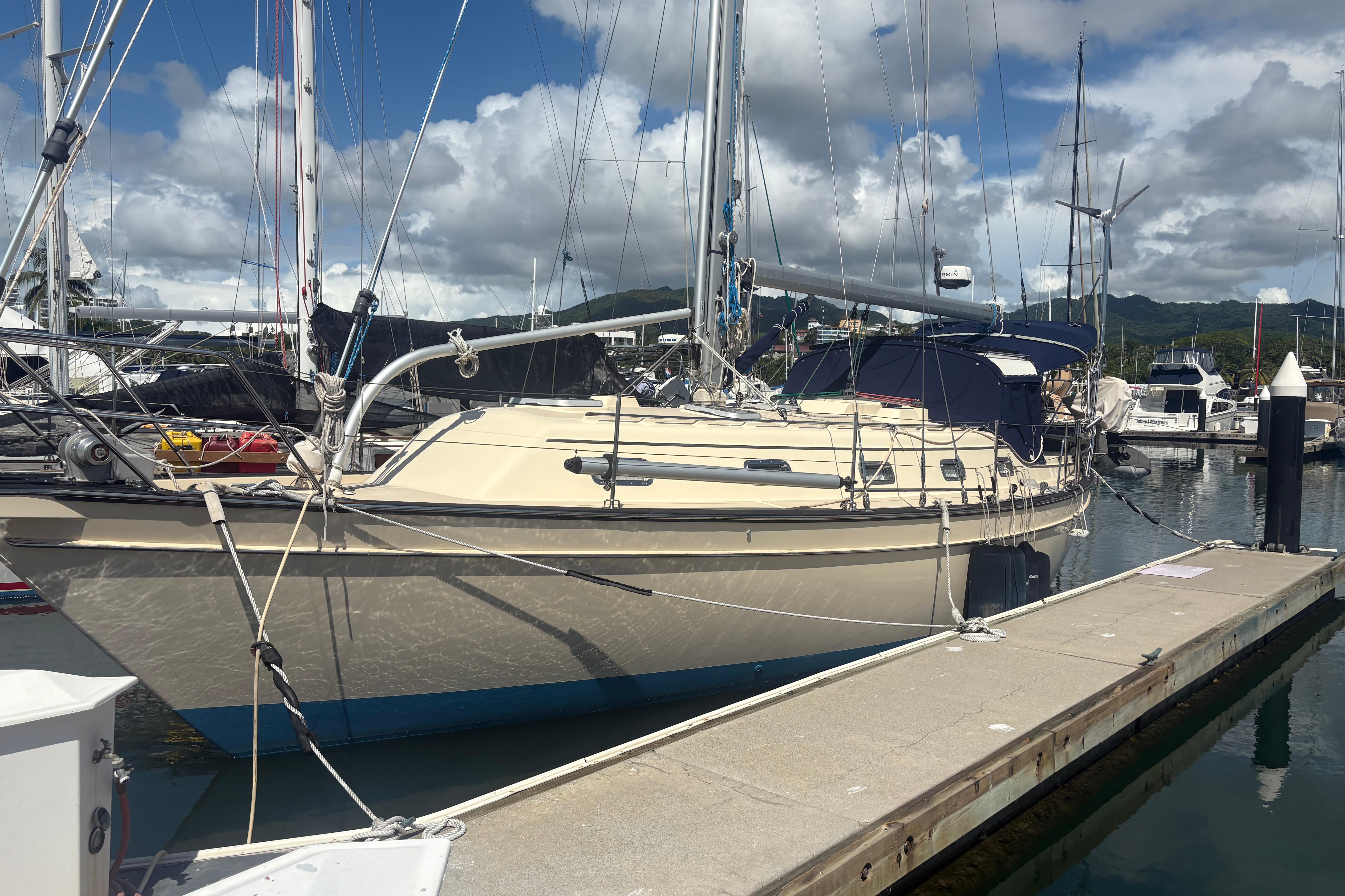 1999 Island Packet 380
