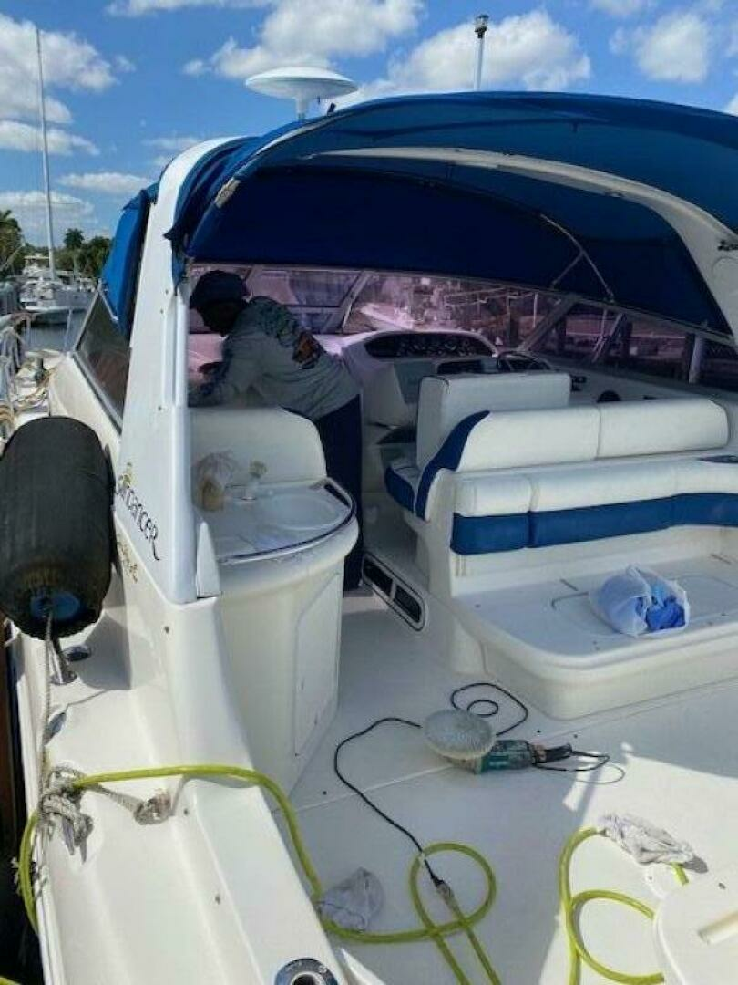 1997 Sea Ray 330 Sundancer - Image 8