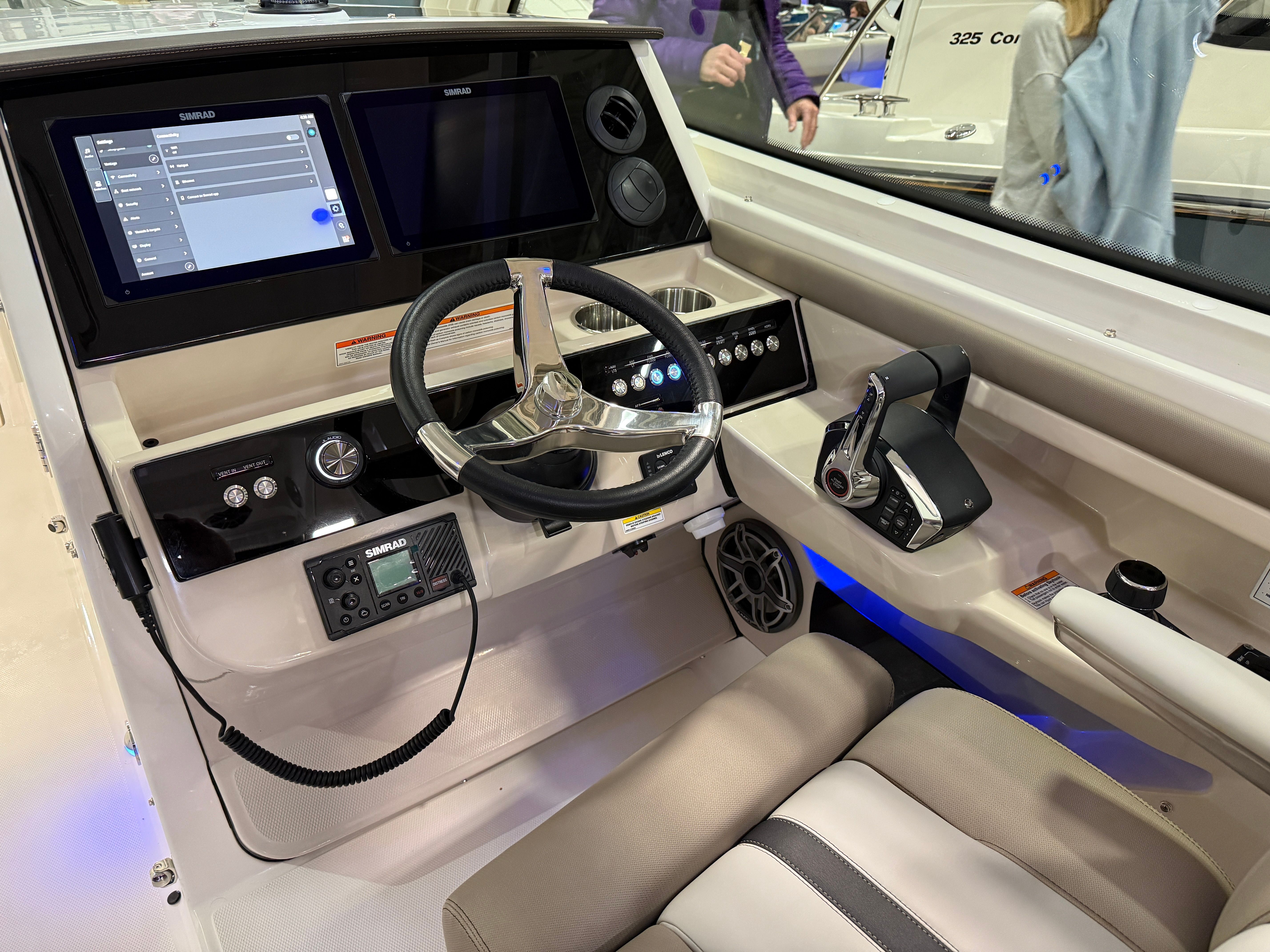 2026 Boston Whaler 330 Vantage - 29