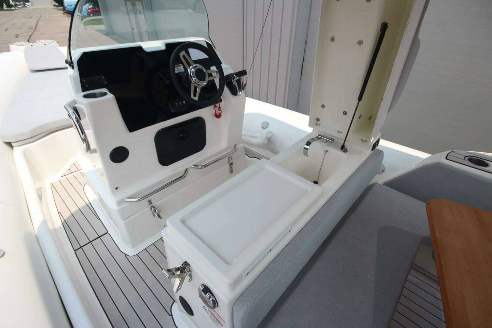 2024 Zodiac Medline 7.5 NEO - Image 17