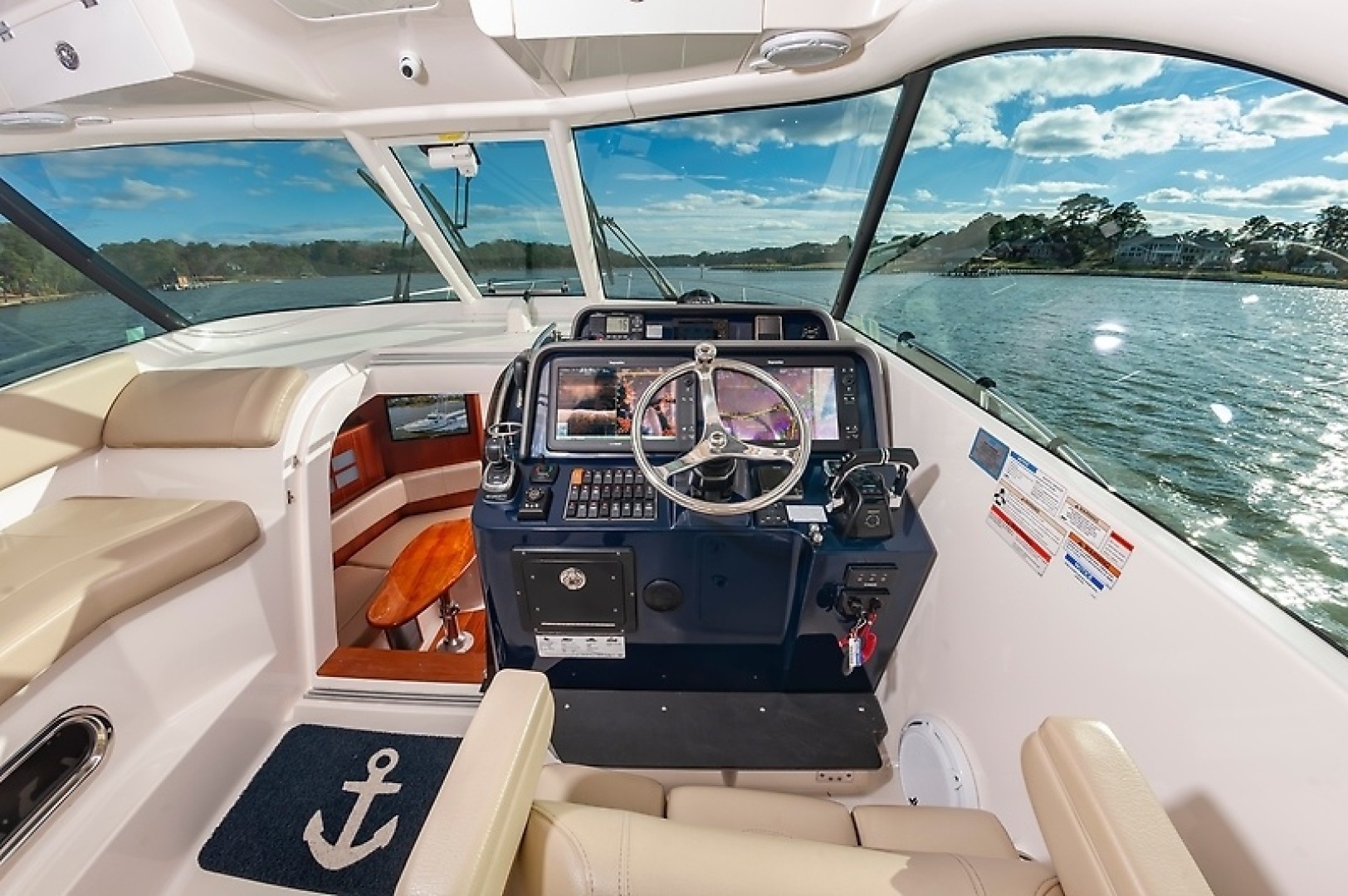 2015 Pursuit 385 OS - Image 20