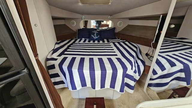 1995 Cruisers Yachts 3775 Esprit - 24