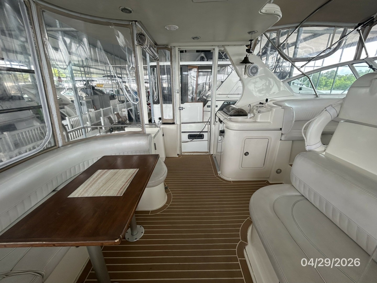 2000 Cruisers Yachts 4450 - Image 24