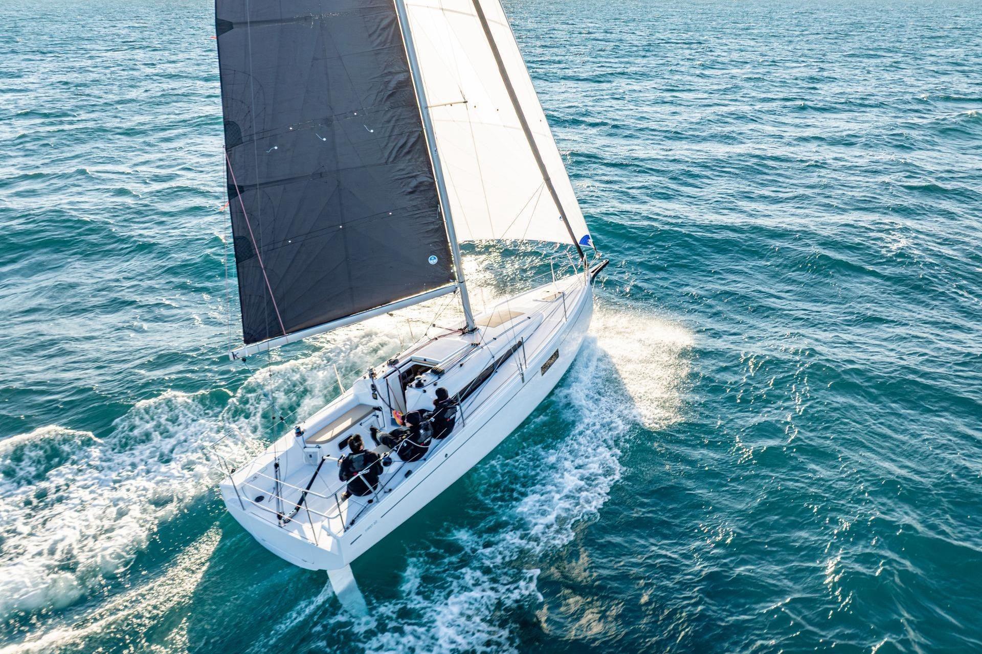 2027 Beneteau First 30