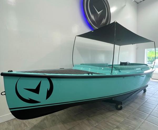 2023 Vision Marine Technologies Fantail 217