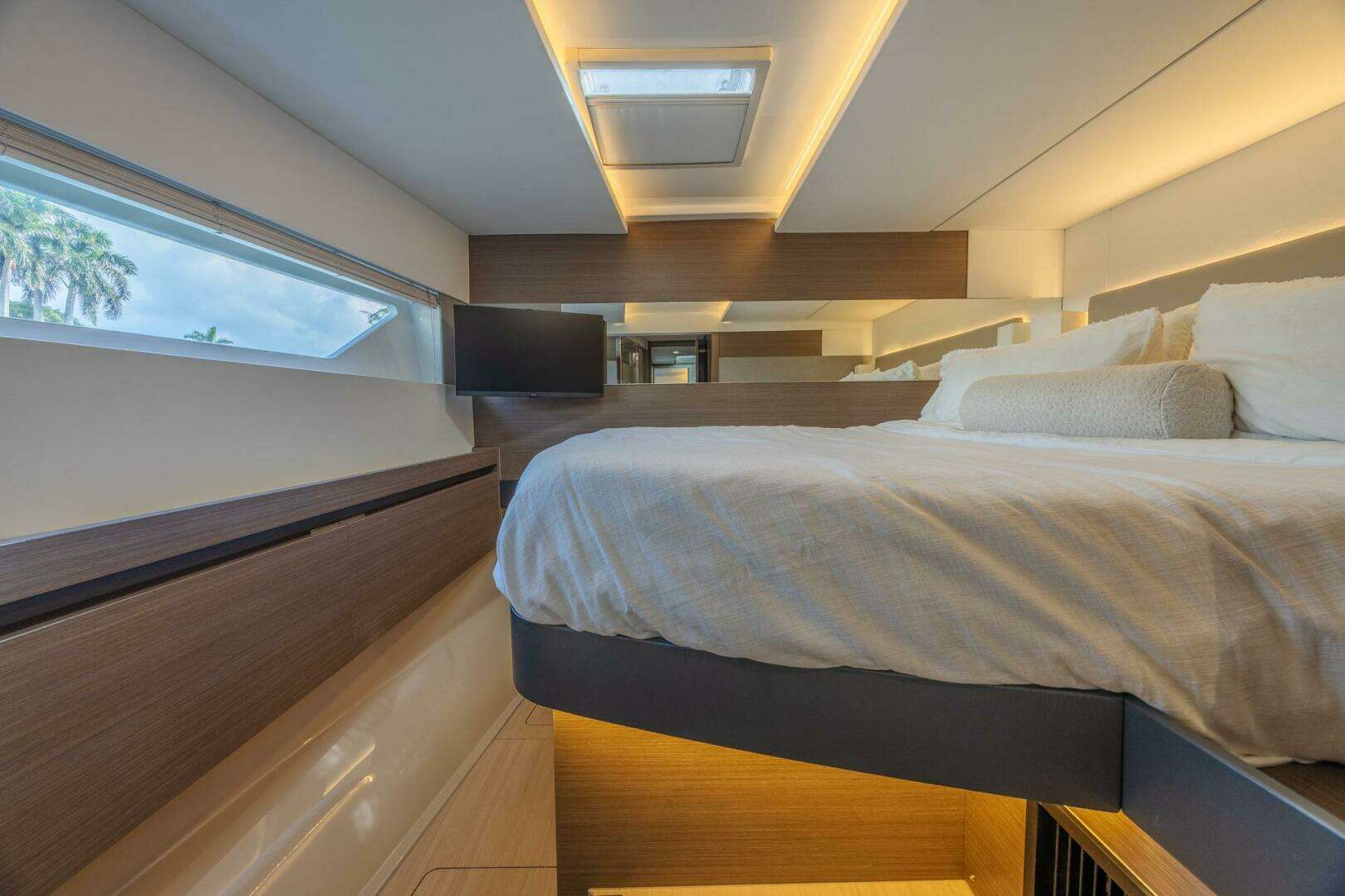 2024 Leopard 53 Powercat - Image 10