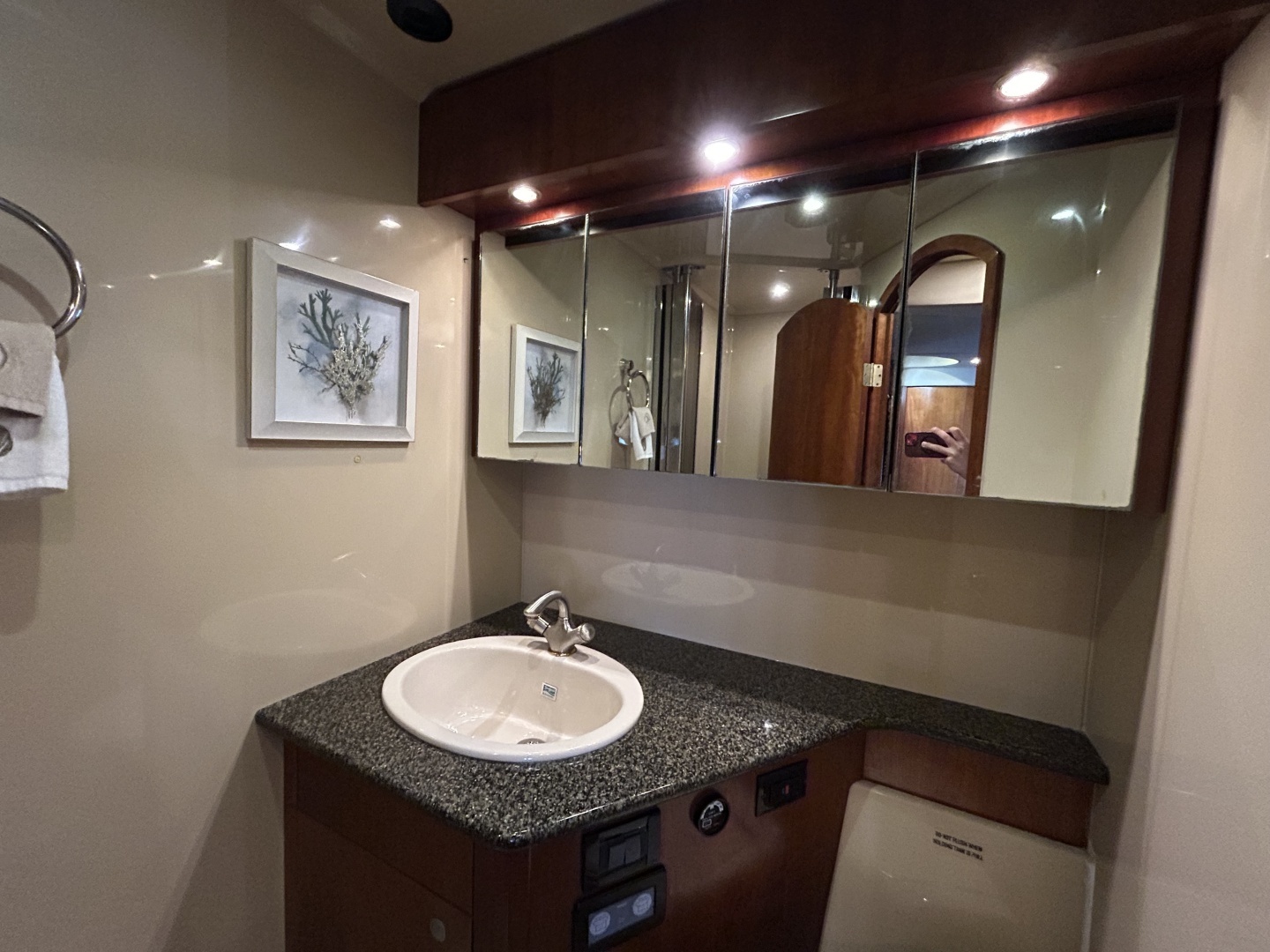 2006 Cruisers Yachts 520 Express - Image 23
