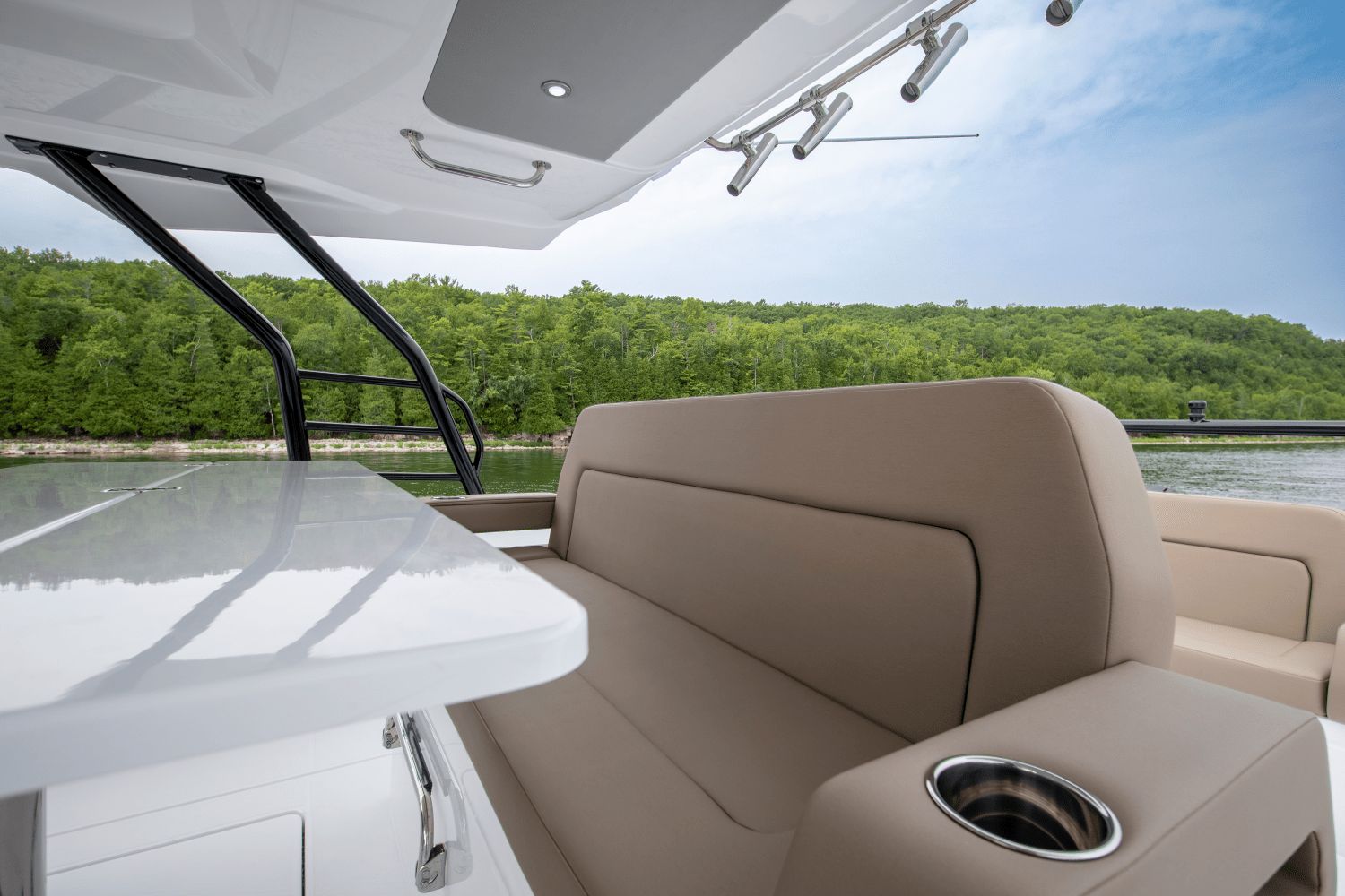 2027 Cruisers Yachts 38 VTR - 20