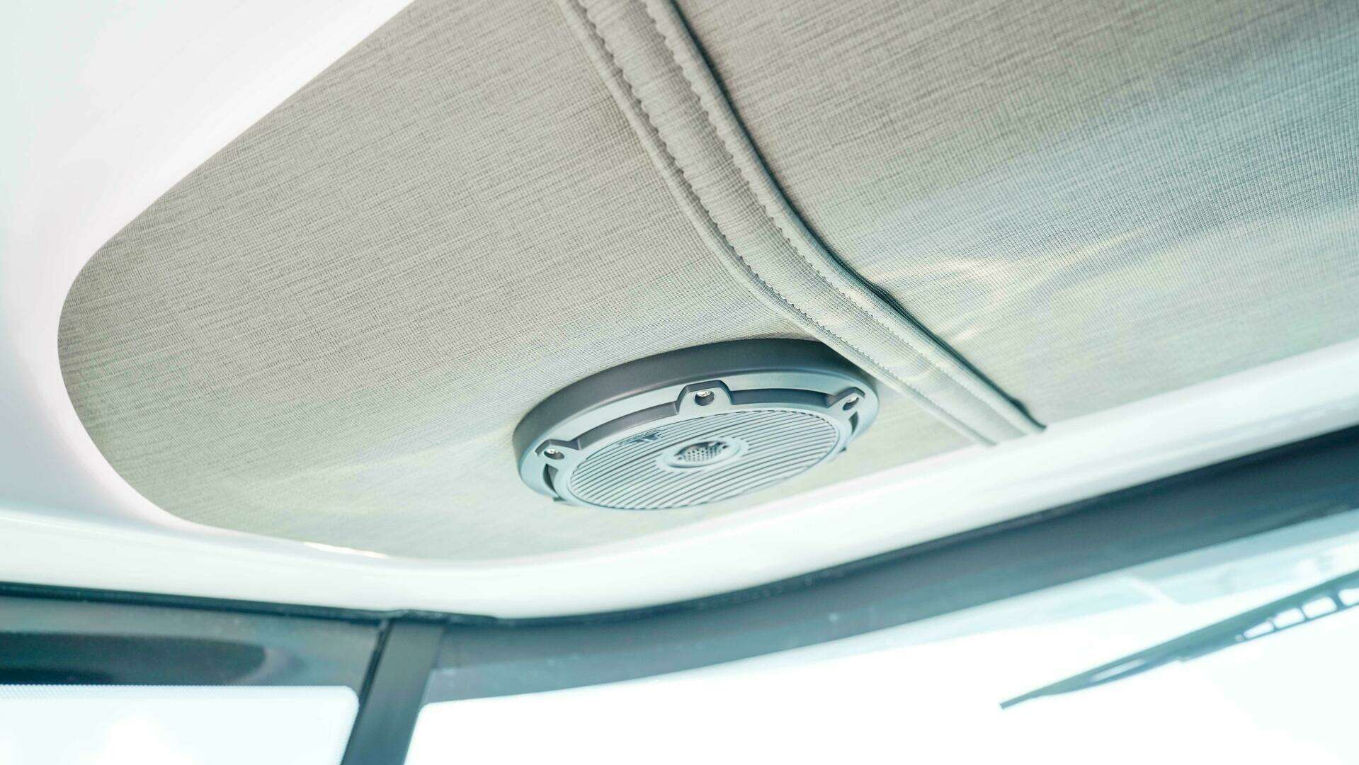 2024 Axopar 37 XC Cross Cabin - Image 22