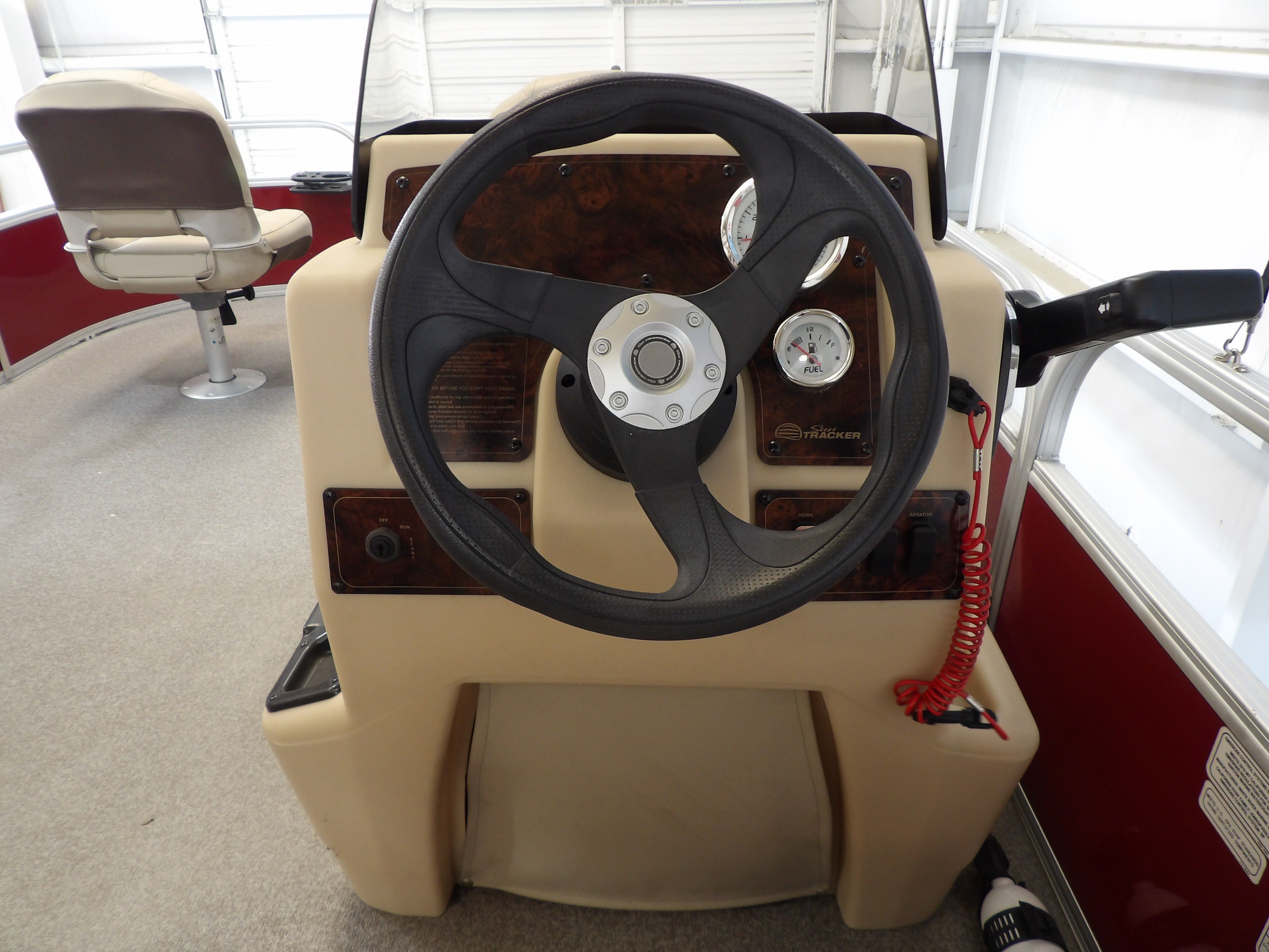 2019 Sun Tracker 18 Bass Buggy - 11
