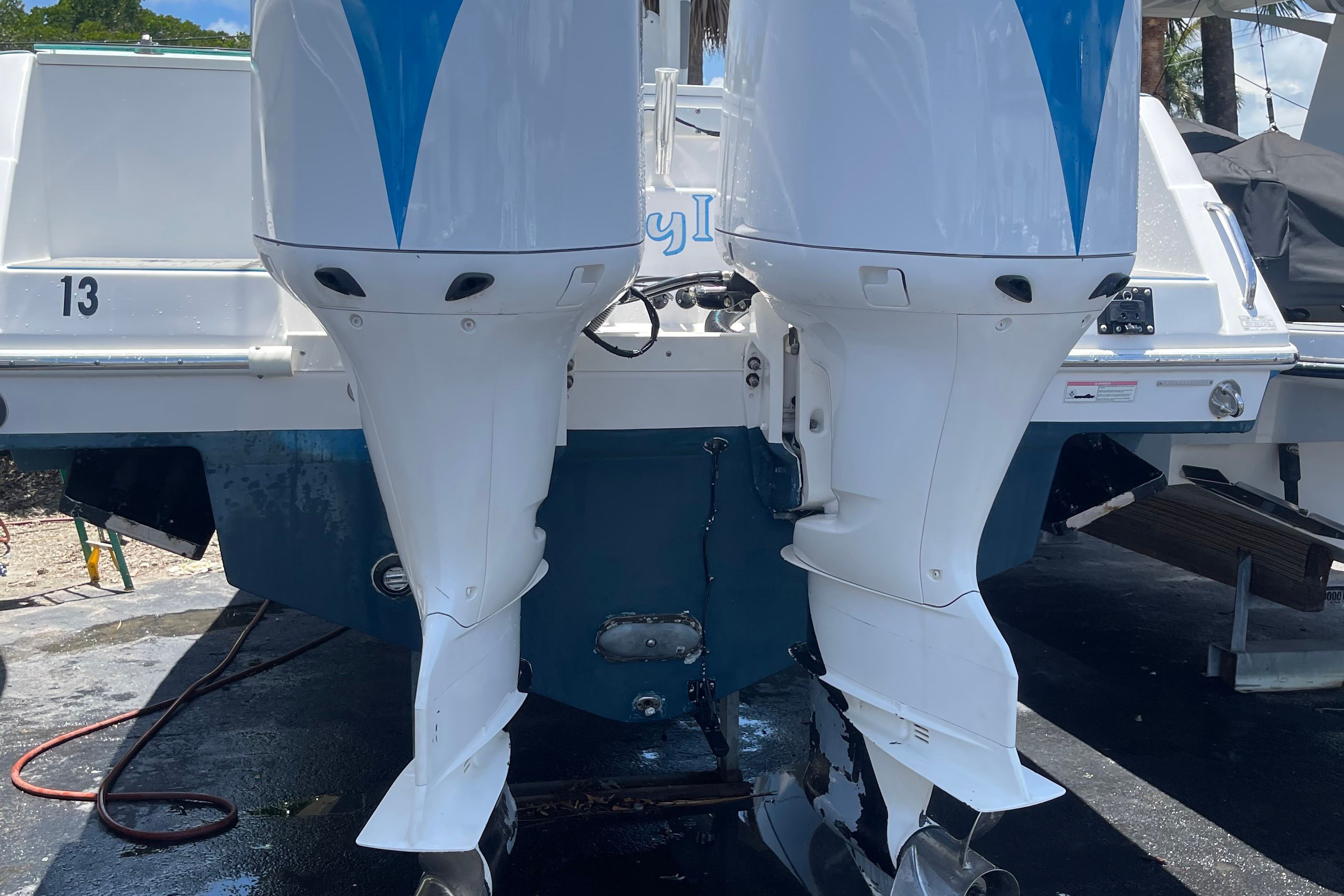 2017 Everglades 325 Center Console - 77