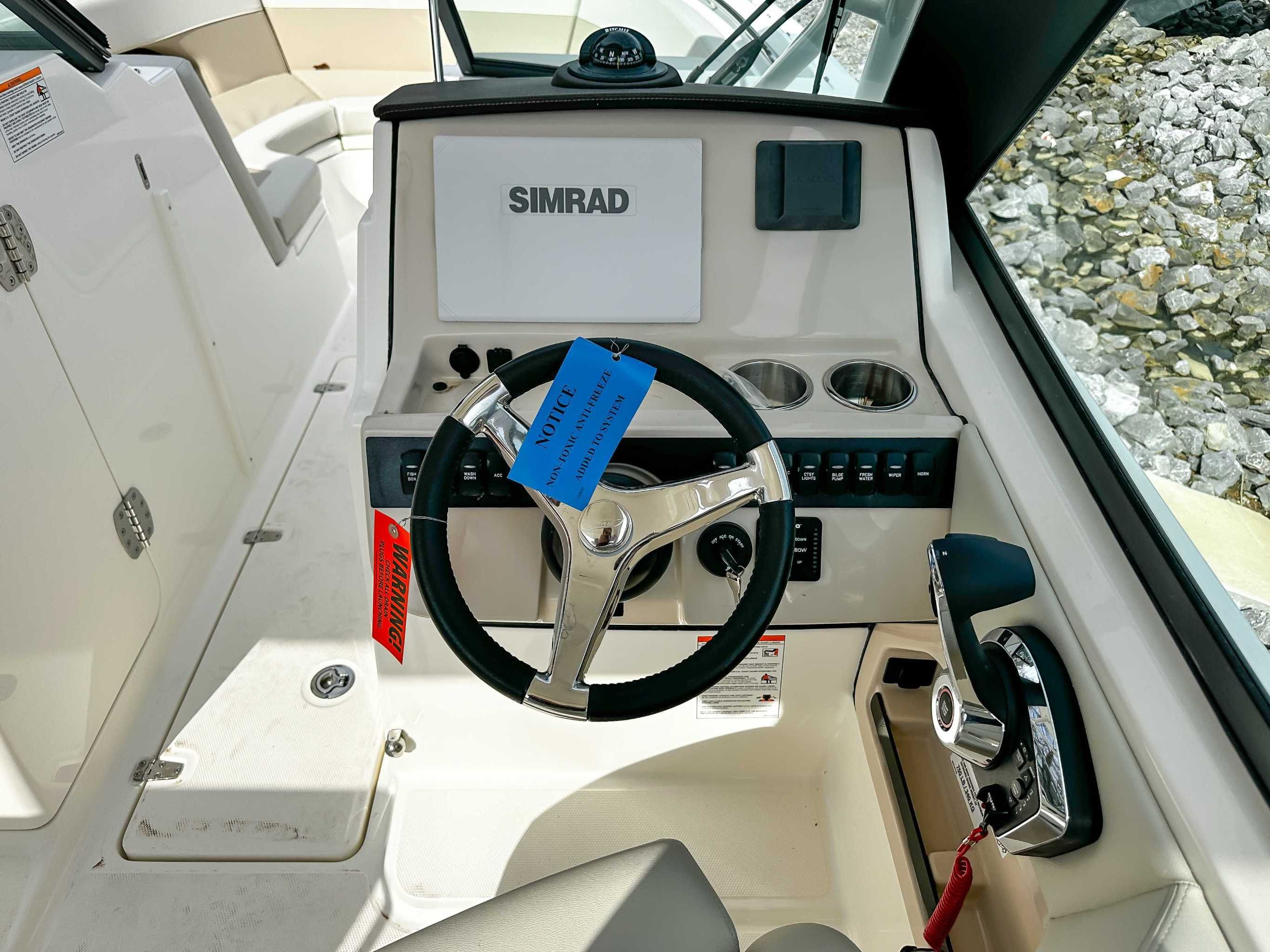 2025 Boston Whaler 240 Vantage - 17