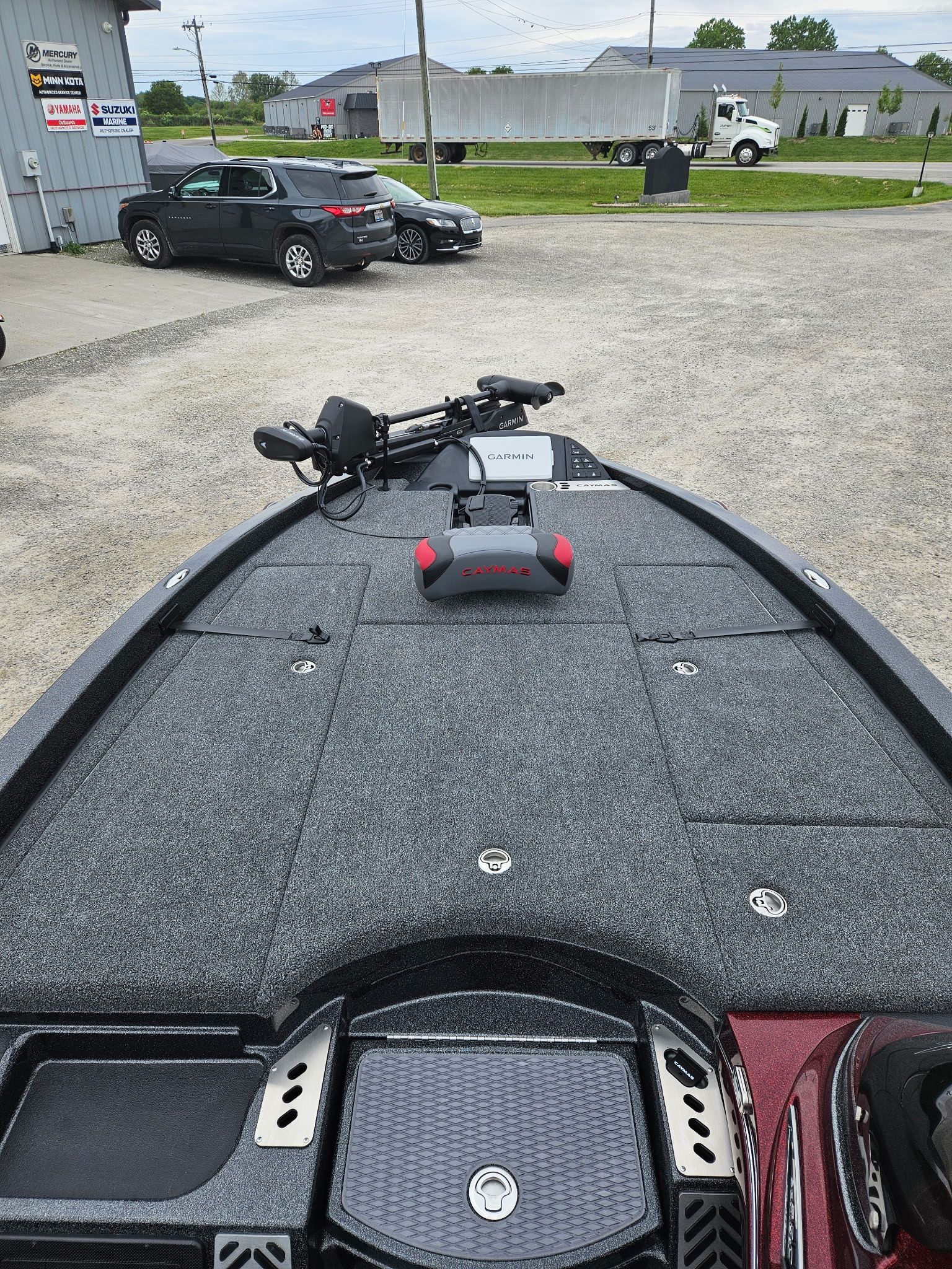 Caymas CX 21 PRO 2027 on parking lot with accessories.