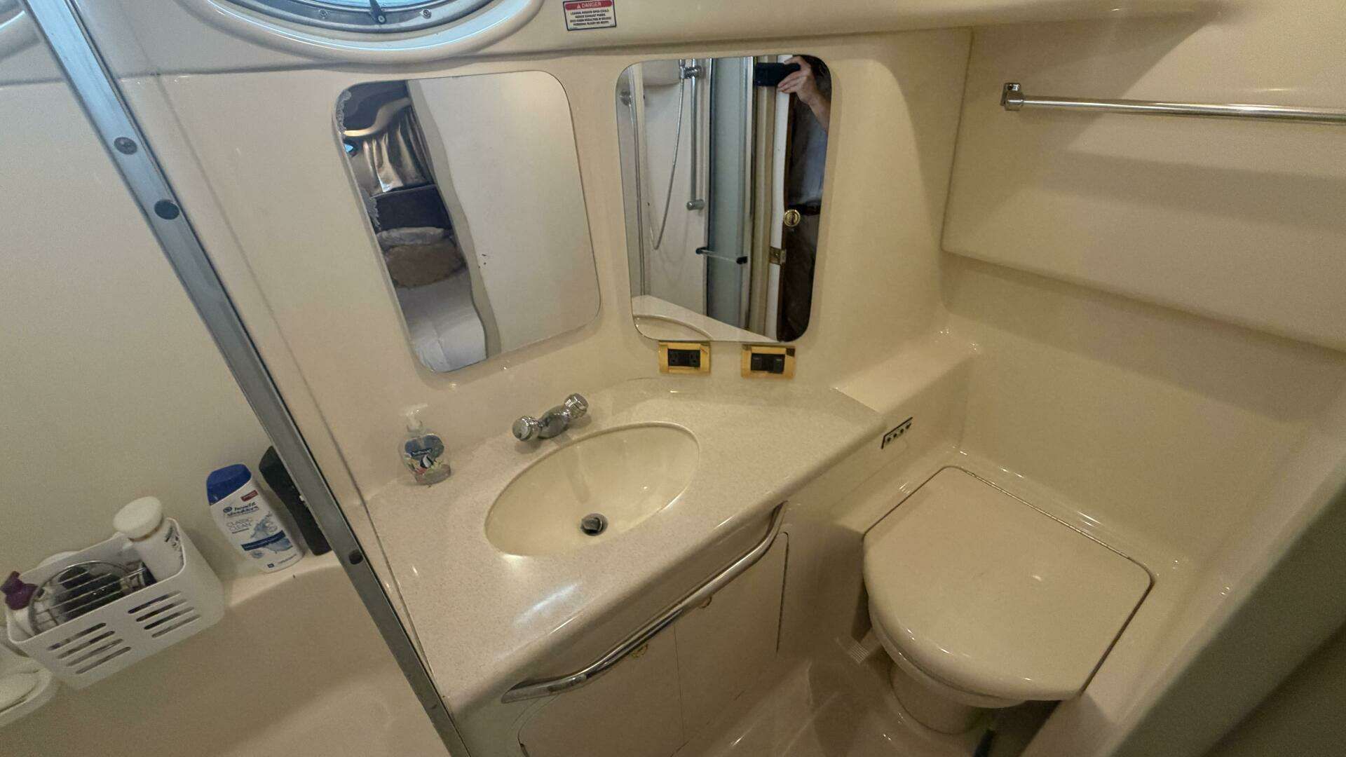 2000 Sea Ray 380 Aft Cabin - 37