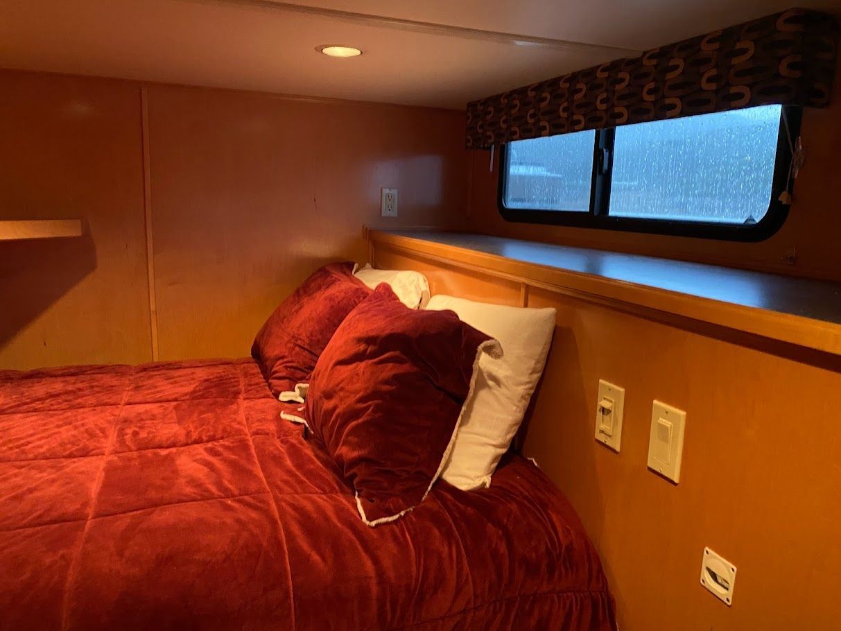 Cozy bedroom in a 2006 Summersun Houseboats 16x68 model.