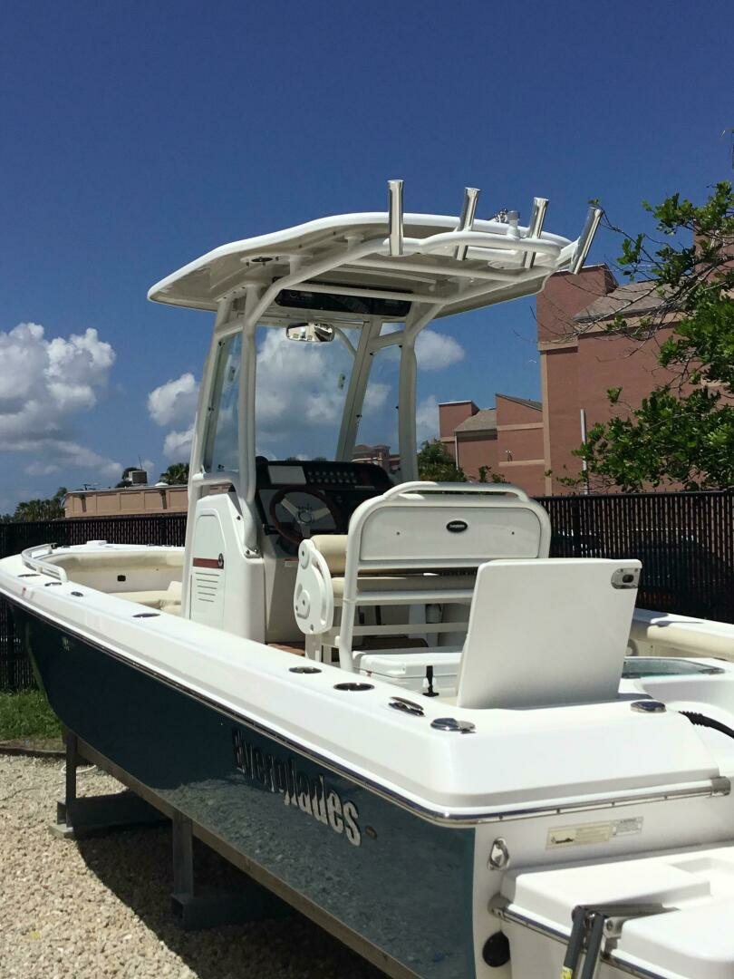 2016 Everglades 243CC - Image 12