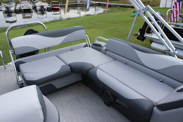 2025 Tahoe LTZ - 23 FT Cruise Rear Bench - 4