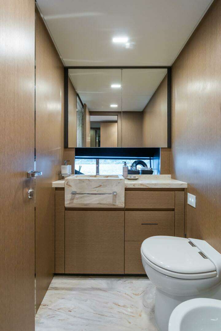2021 Riva 88 Folgore - Image 21