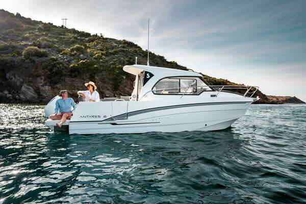 2027 Beneteau Antares 8