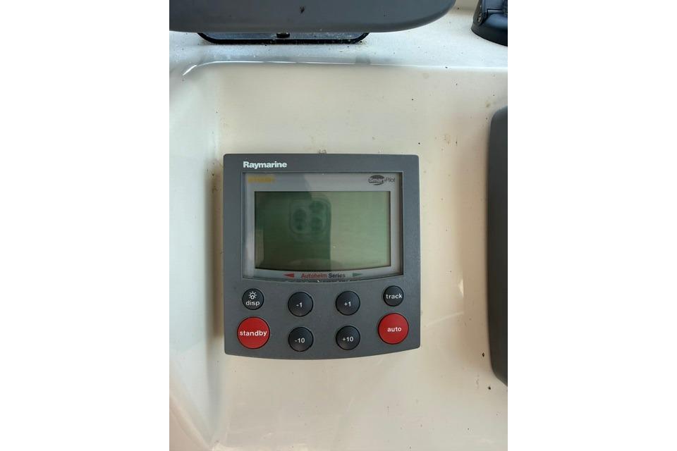 Raymarine autopilot control on 2006 Parker 2520 SL Sport Cabin boat dashboard.