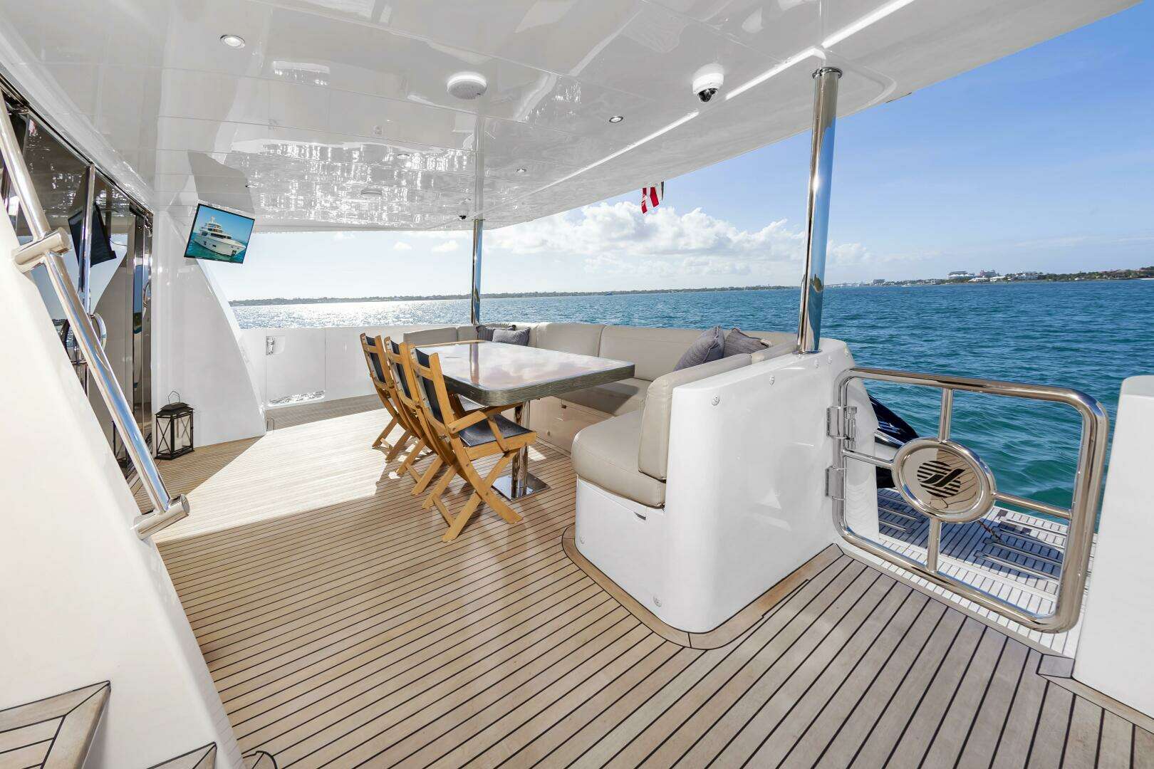 2017 Johnson 93 Flybridge - Image 24