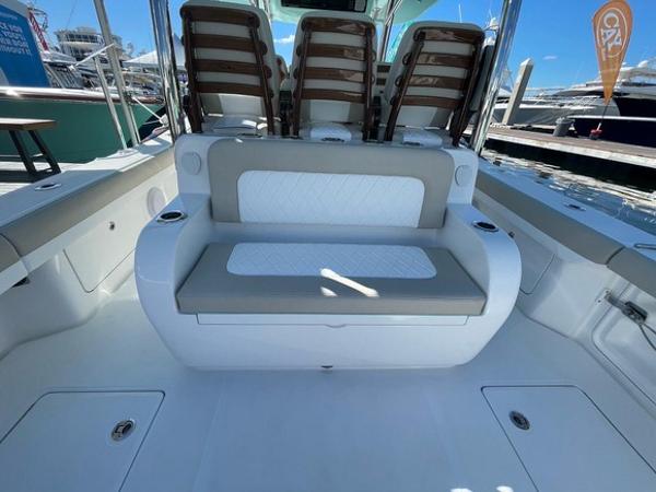 2026 Mag Bay 43 Center Console - 71