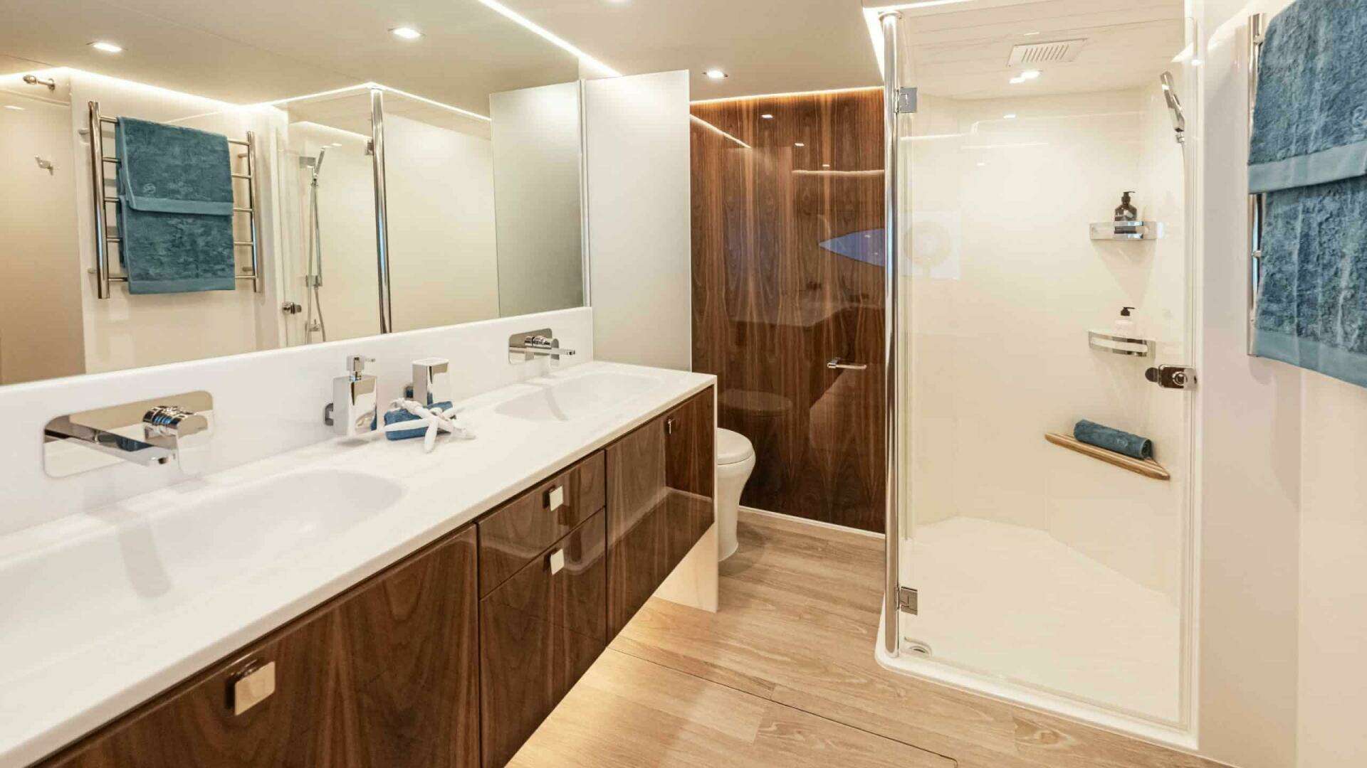 2026 Riviera 6800 Sport Yacht Platinum Edition - Image 20
