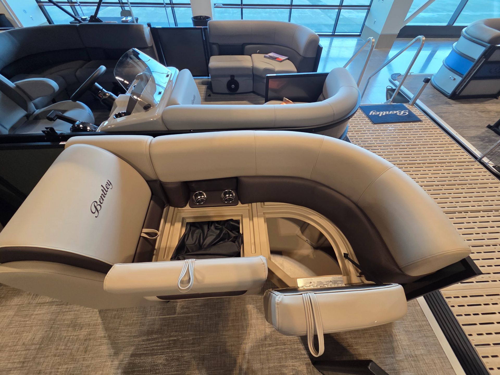 2026 Bentley Pontoons LE 200 CW - 8