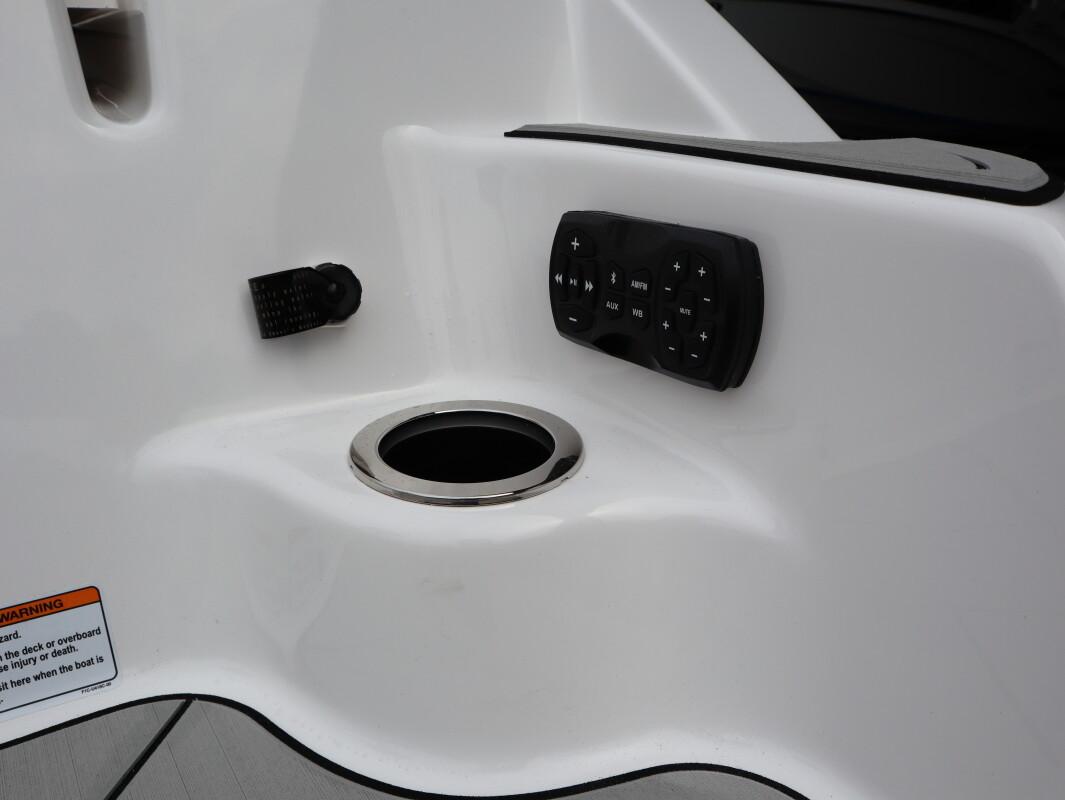 2025 Yamaha Boats 252XE - 11