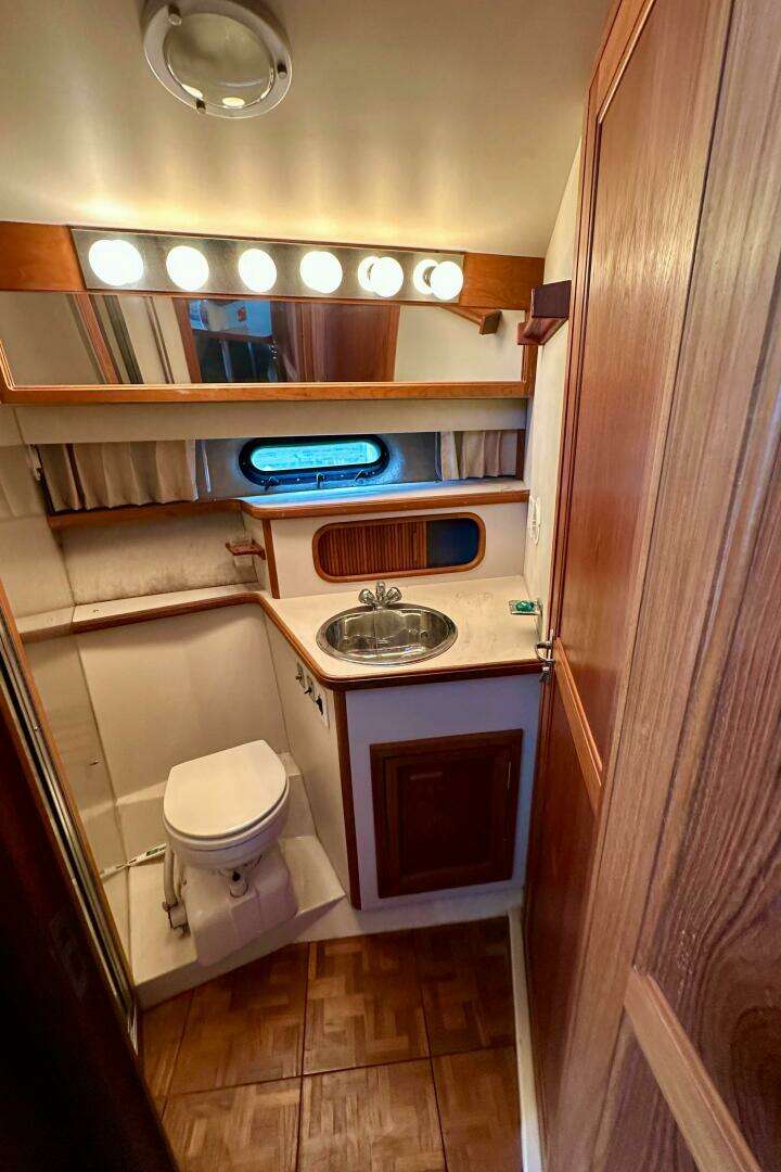 1991 Carver 3807 Aft Cabin - Image 39