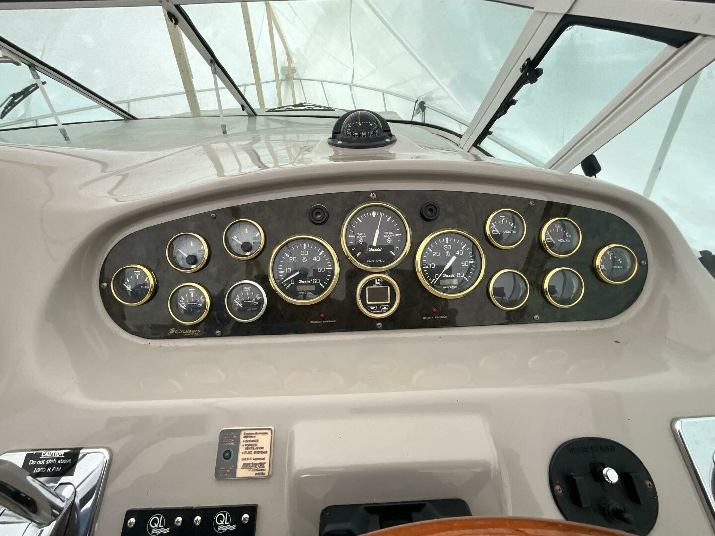 2002 Cruisers 35 Express - Image 7