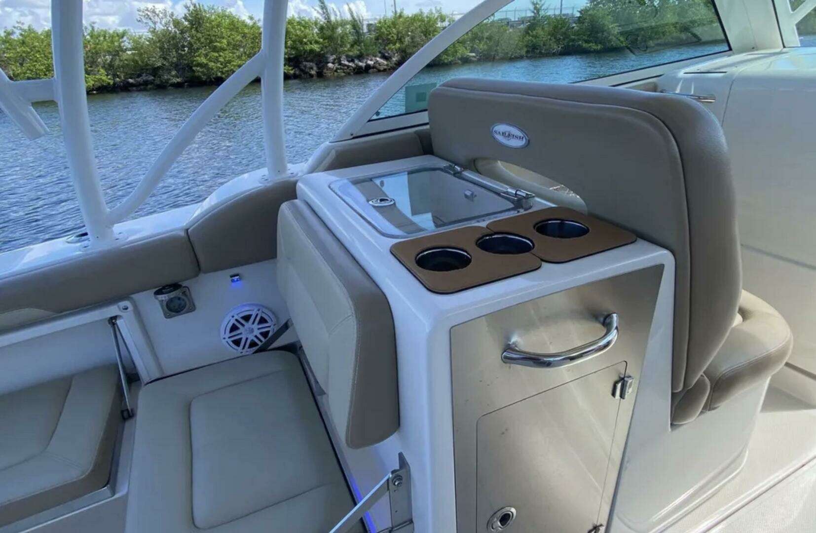 2018 Sailfish 325 DC - Image 9