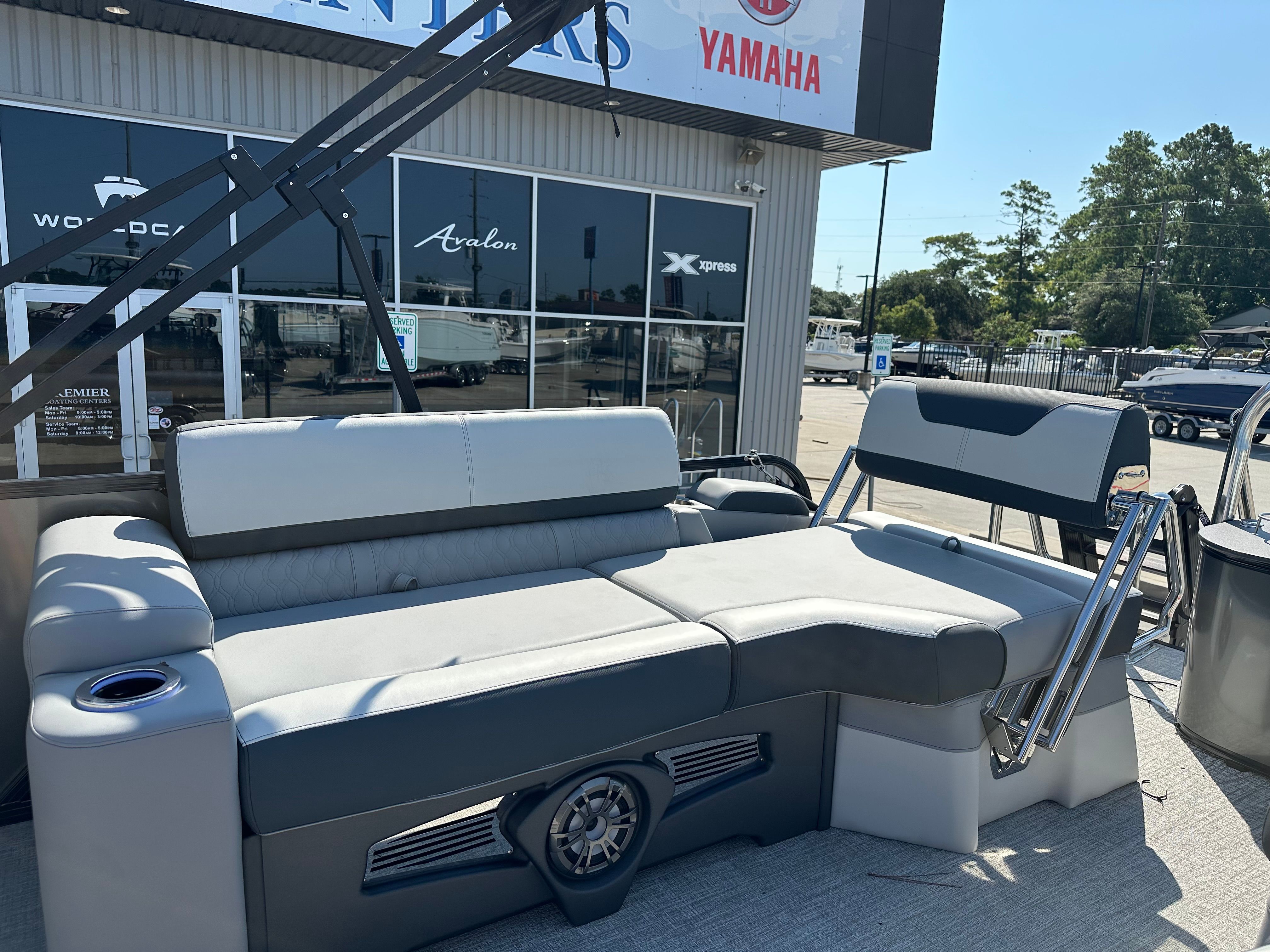 2025 Avalon LSZ Quad Lounge Shift - 23' - 27