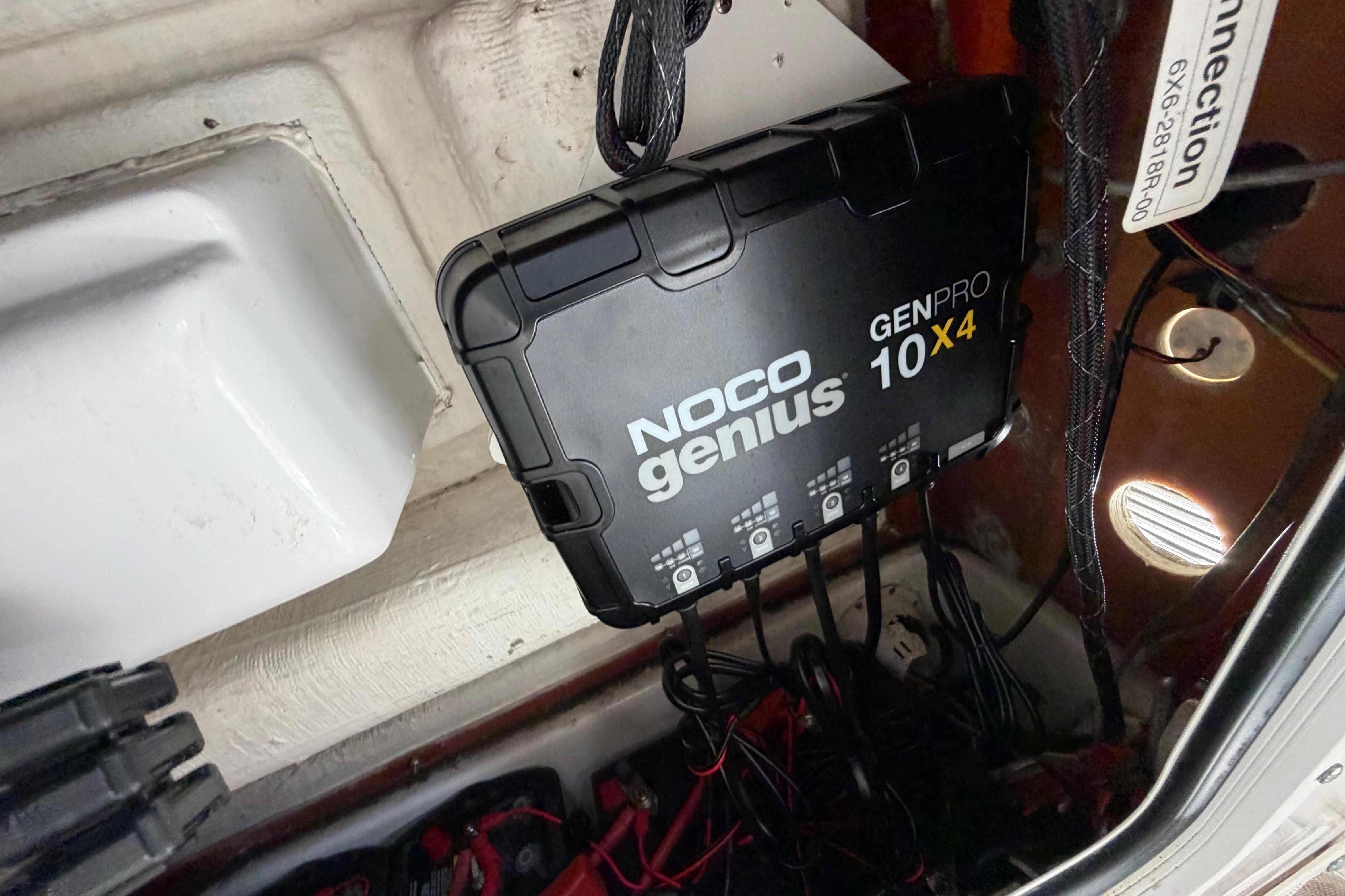 NOCO Genius GENPRO 10X4 charger installed in 2019 Sea Hunt Gamefish 27 Coffin Box boat.