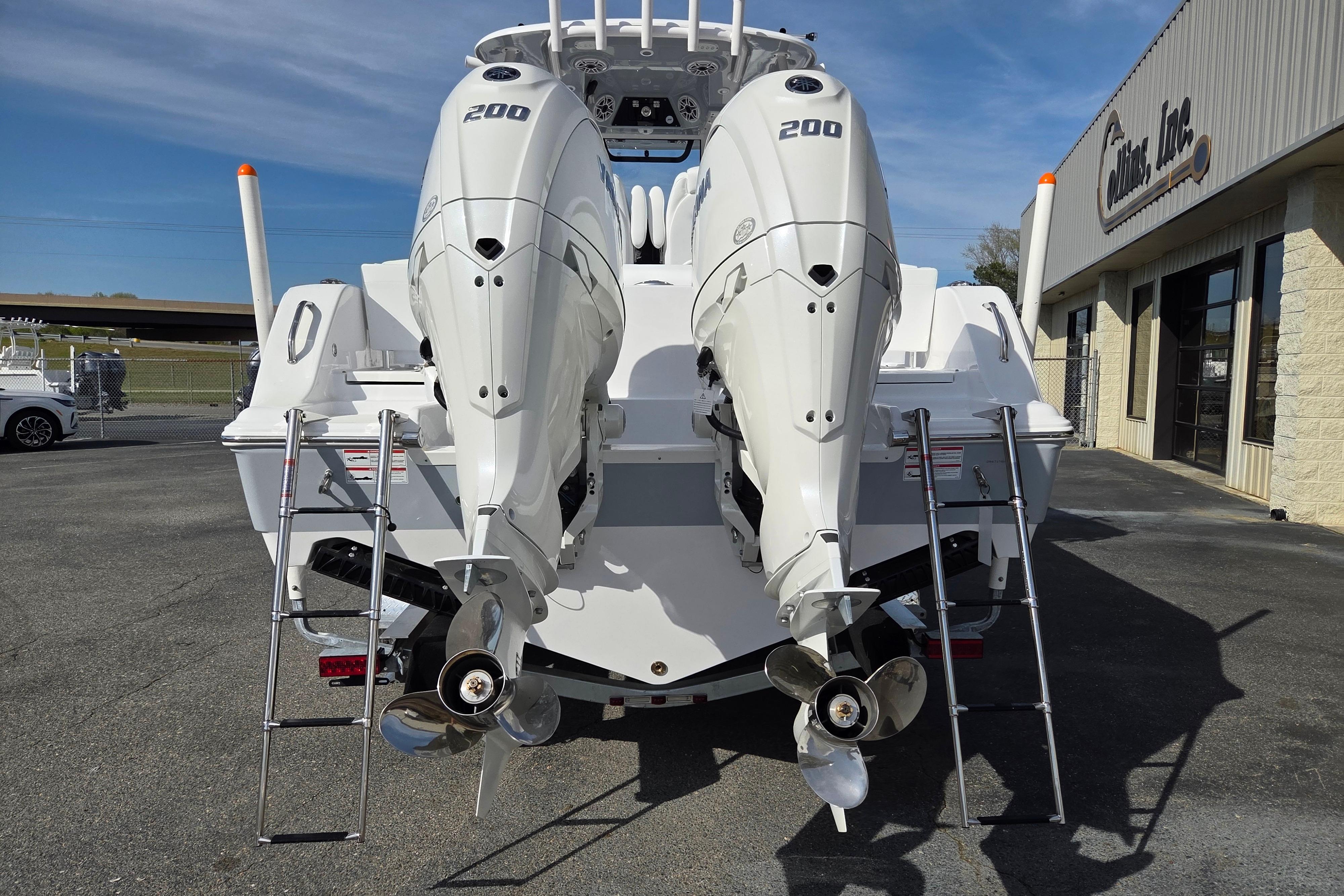 2026 Sportsman Heritage 261 Center Console with dual 200 horsepower engines.