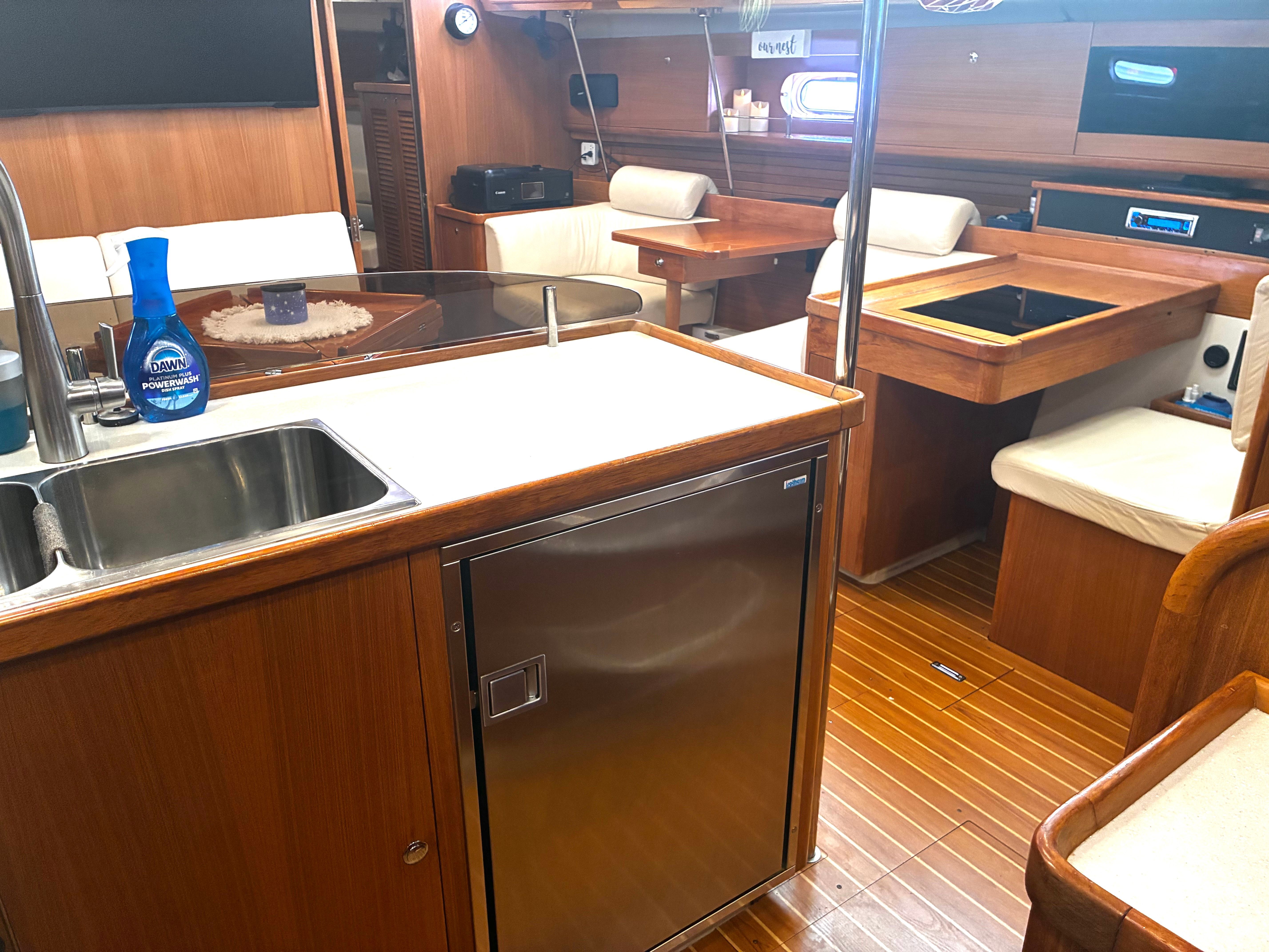2011 Catalina 445 - 25