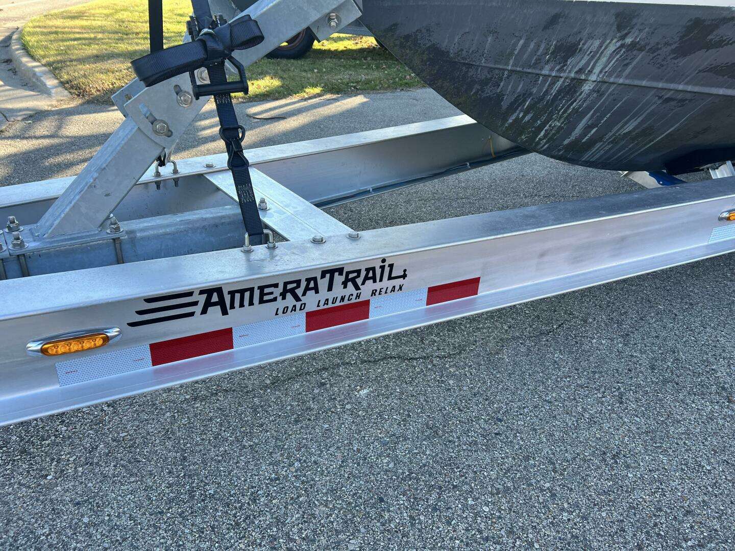 2012 Everglades 350 LX - Image 79